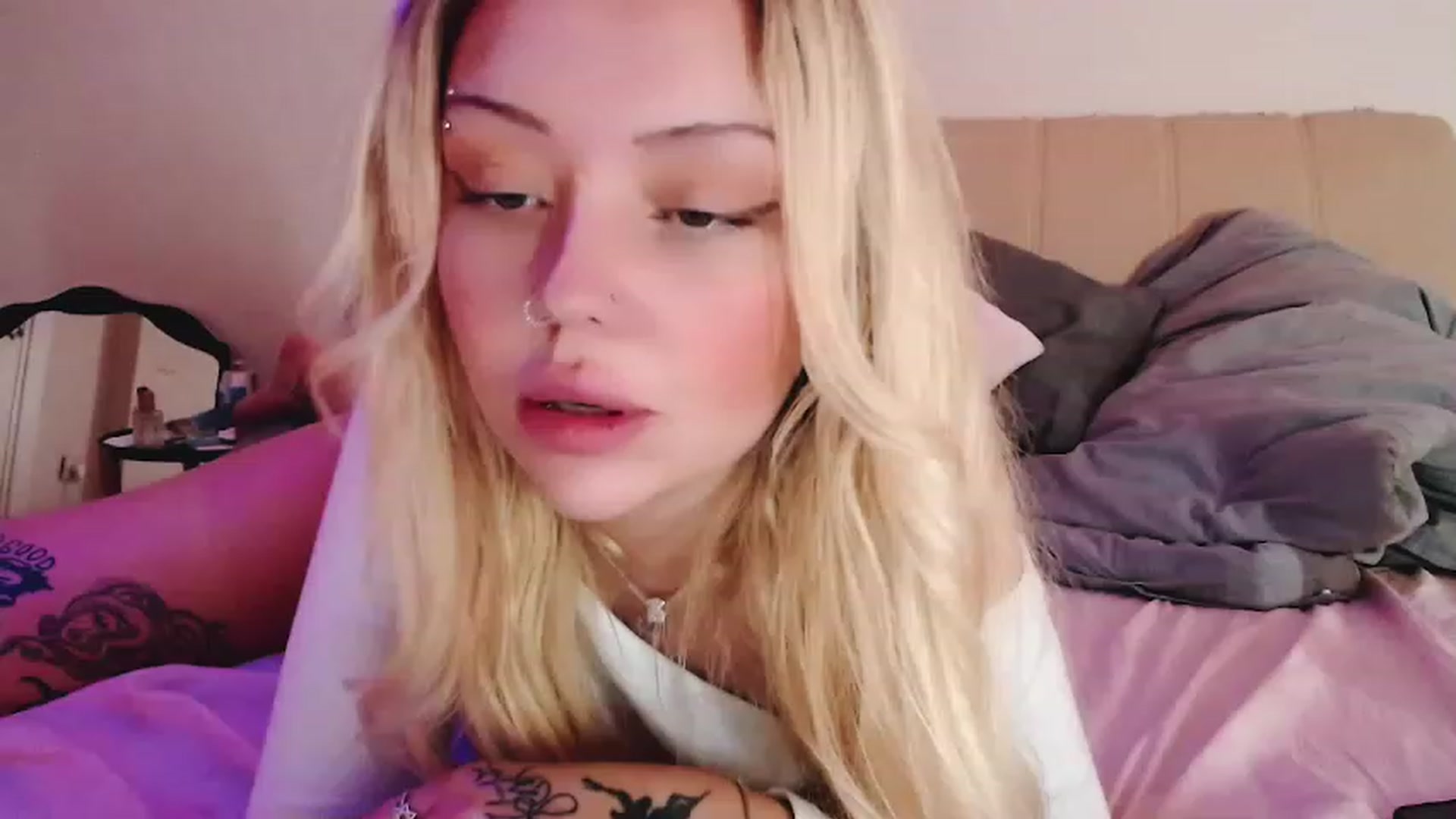 Gallery image thumbnail from Sk8Gurl420's myfreecams stream on, 02/04/2023, 07:48 image 5 of 20