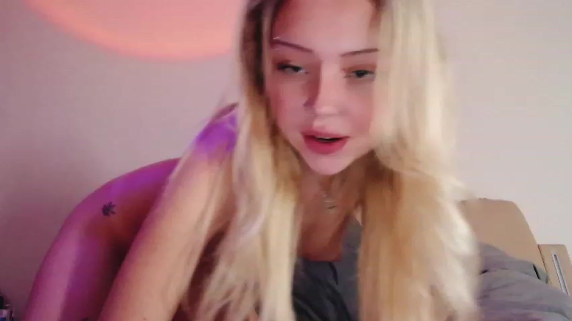 Gallery image thumbnail from Sk8Gurl420's myfreecams stream on, 02/04/2023, 14:01 image 5 of 20