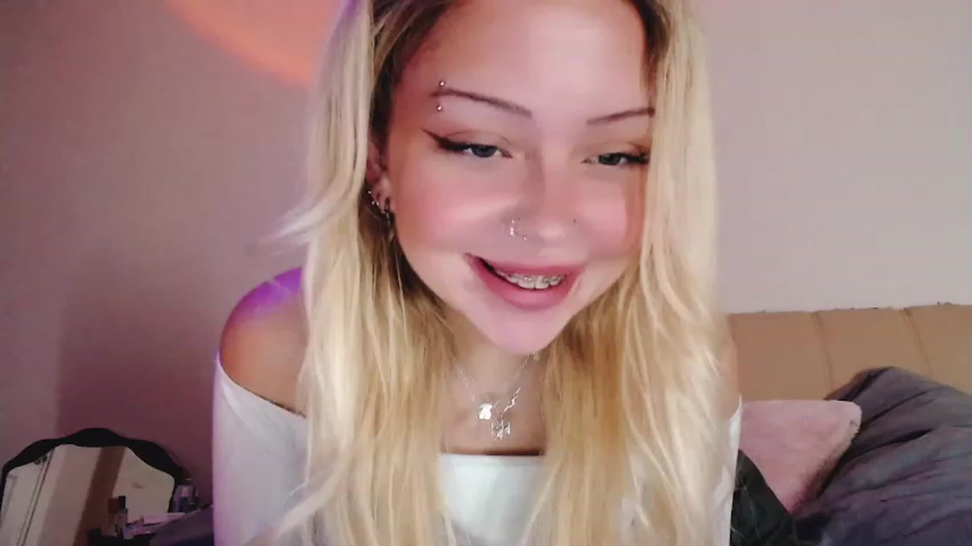 Gallery image thumbnail from Sk8Gurl420's myfreecams stream on, 02/04/2023, 14:01 image 15 of 20