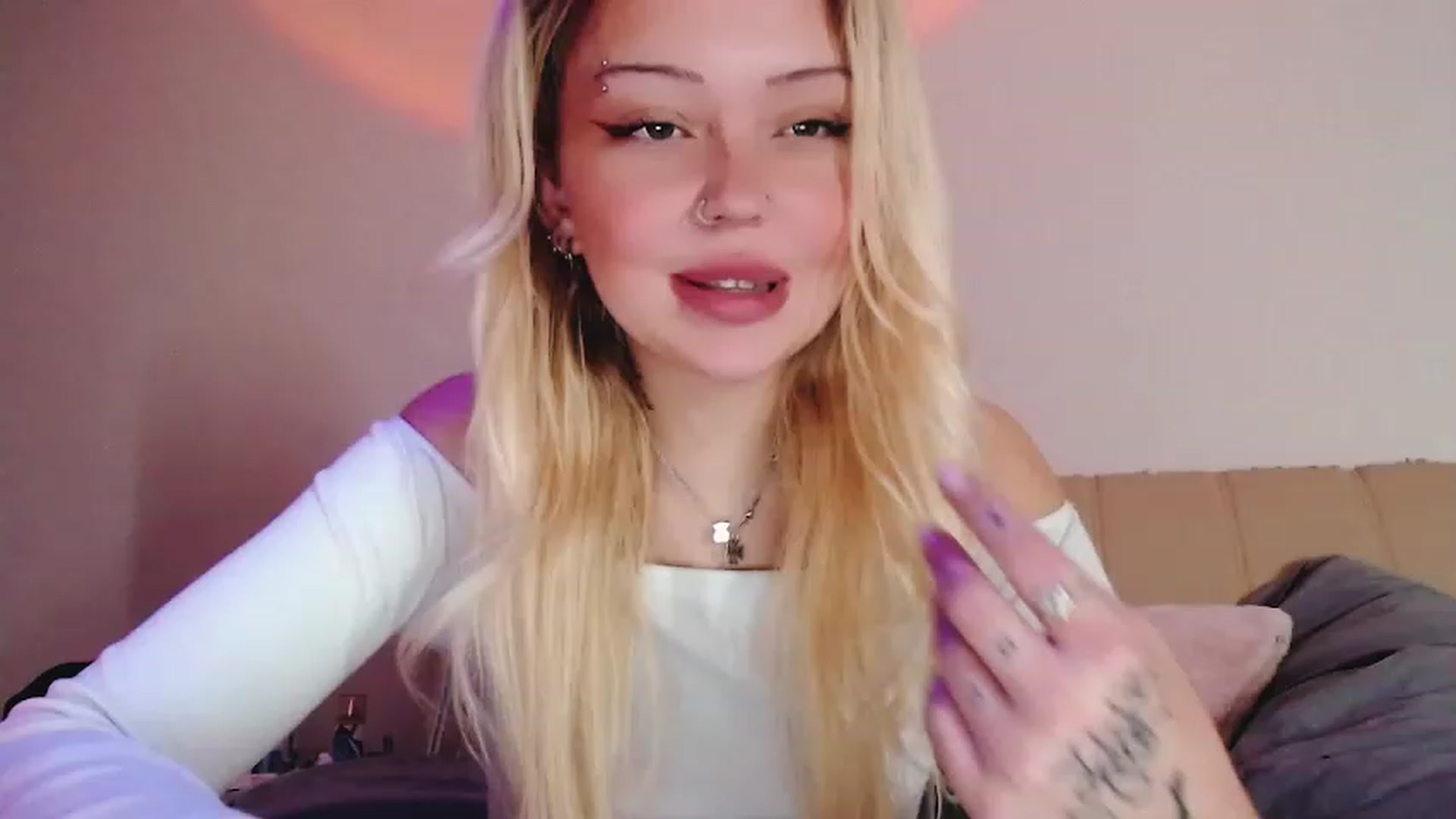Gallery image thumbnail from Sk8Gurl420's myfreecams stream on, 02/04/2023, 14:01 image 13 of 20