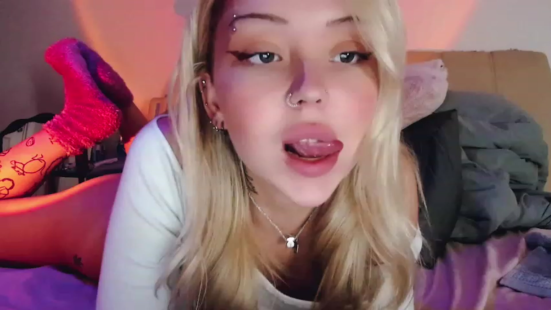 Gallery image thumbnail from Sk8Gurl420's myfreecams stream on, 02/05/2023, 19:19 image 16 of 20