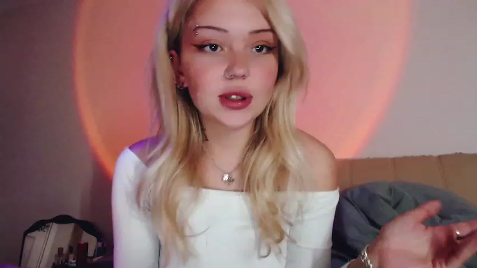 Gallery image thumbnail from Sk8Gurl420's myfreecams stream on, 02/05/2023, 19:19 image 1 of 20