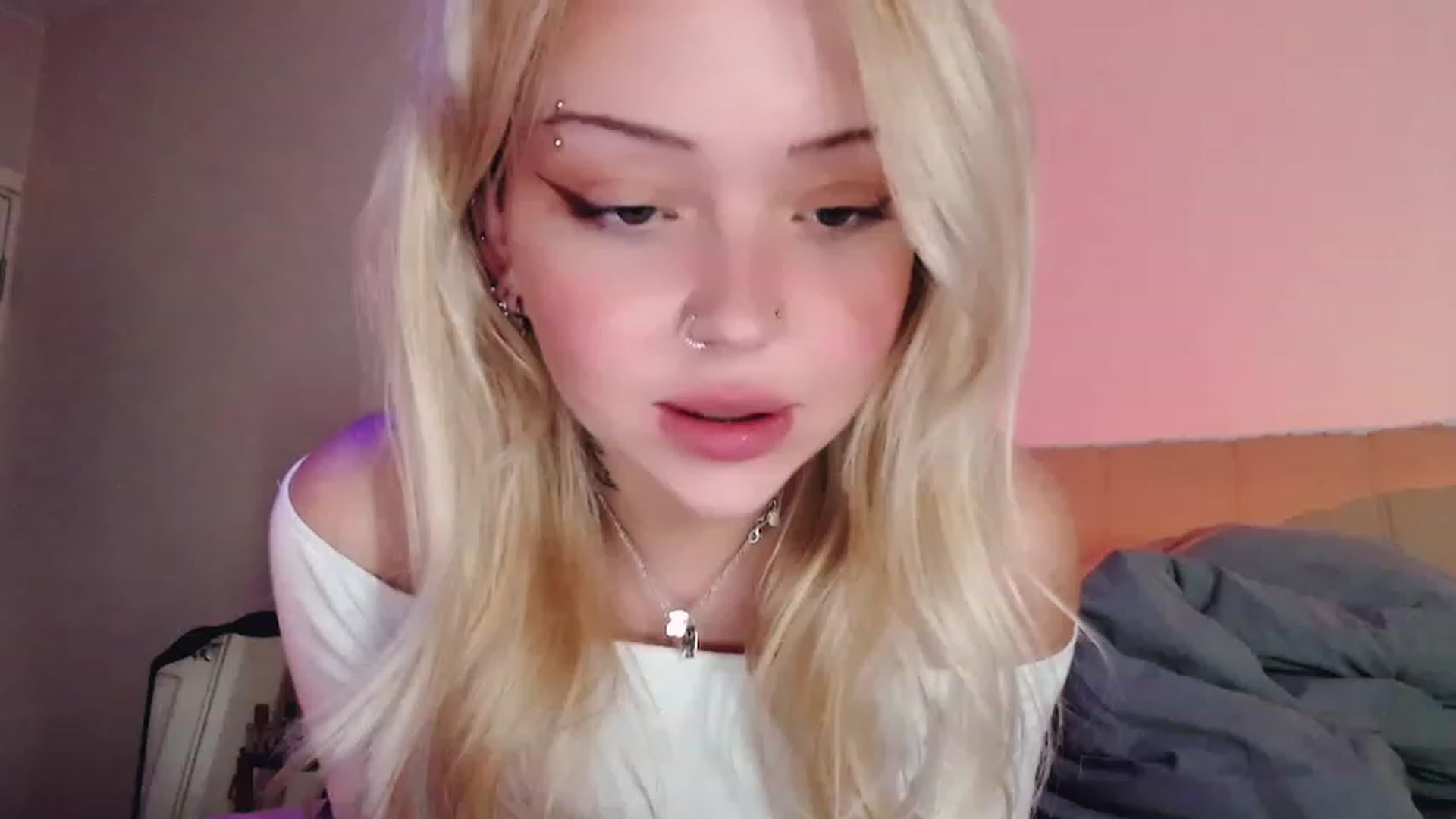 Gallery image thumbnail from Sk8Gurl420's myfreecams stream on, 02/05/2023, 19:19 image 11 of 20