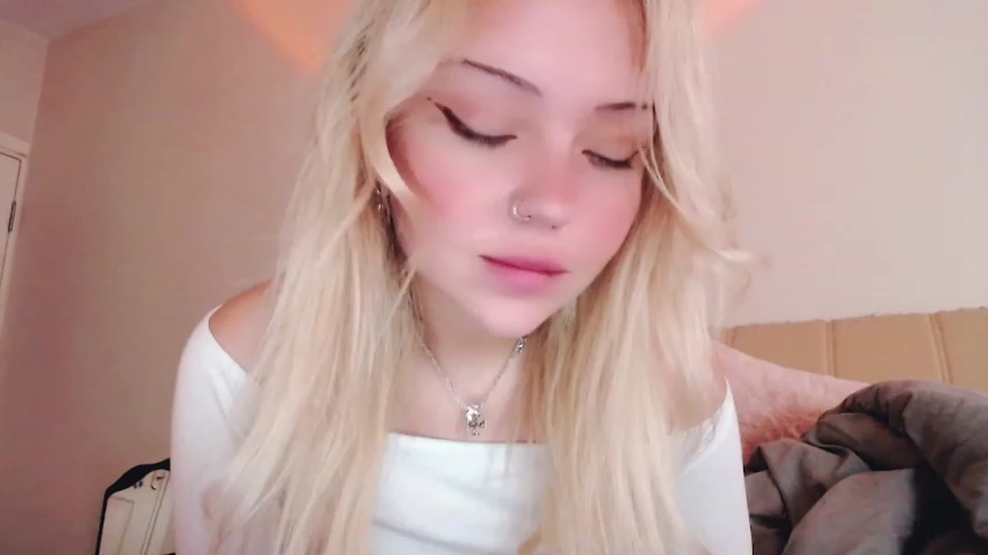 Gallery image thumbnail from Sk8Gurl420's myfreecams stream on, 02/06/2023, 06:52 image 18 of 20
