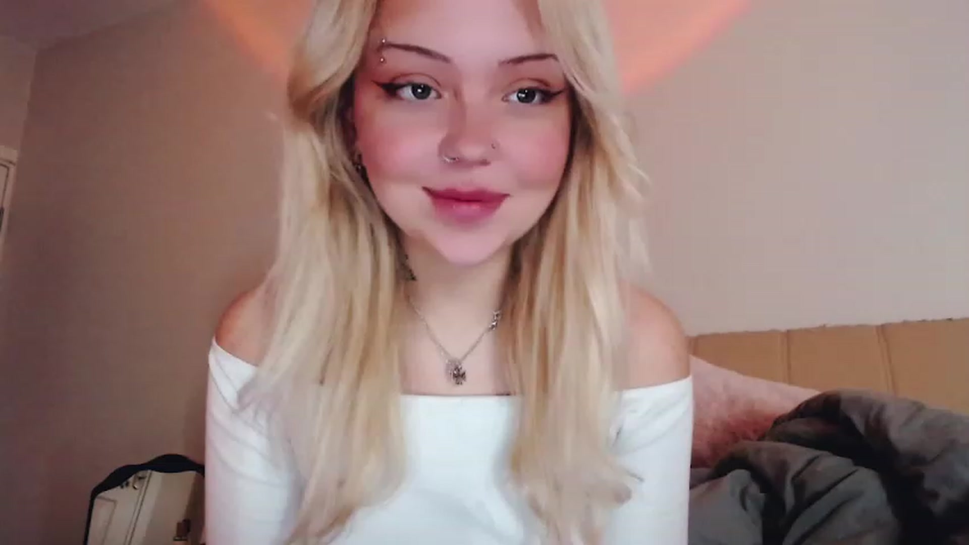 Gallery image thumbnail from Sk8Gurl420's myfreecams stream on, 02/06/2023, 06:52 image 10 of 20