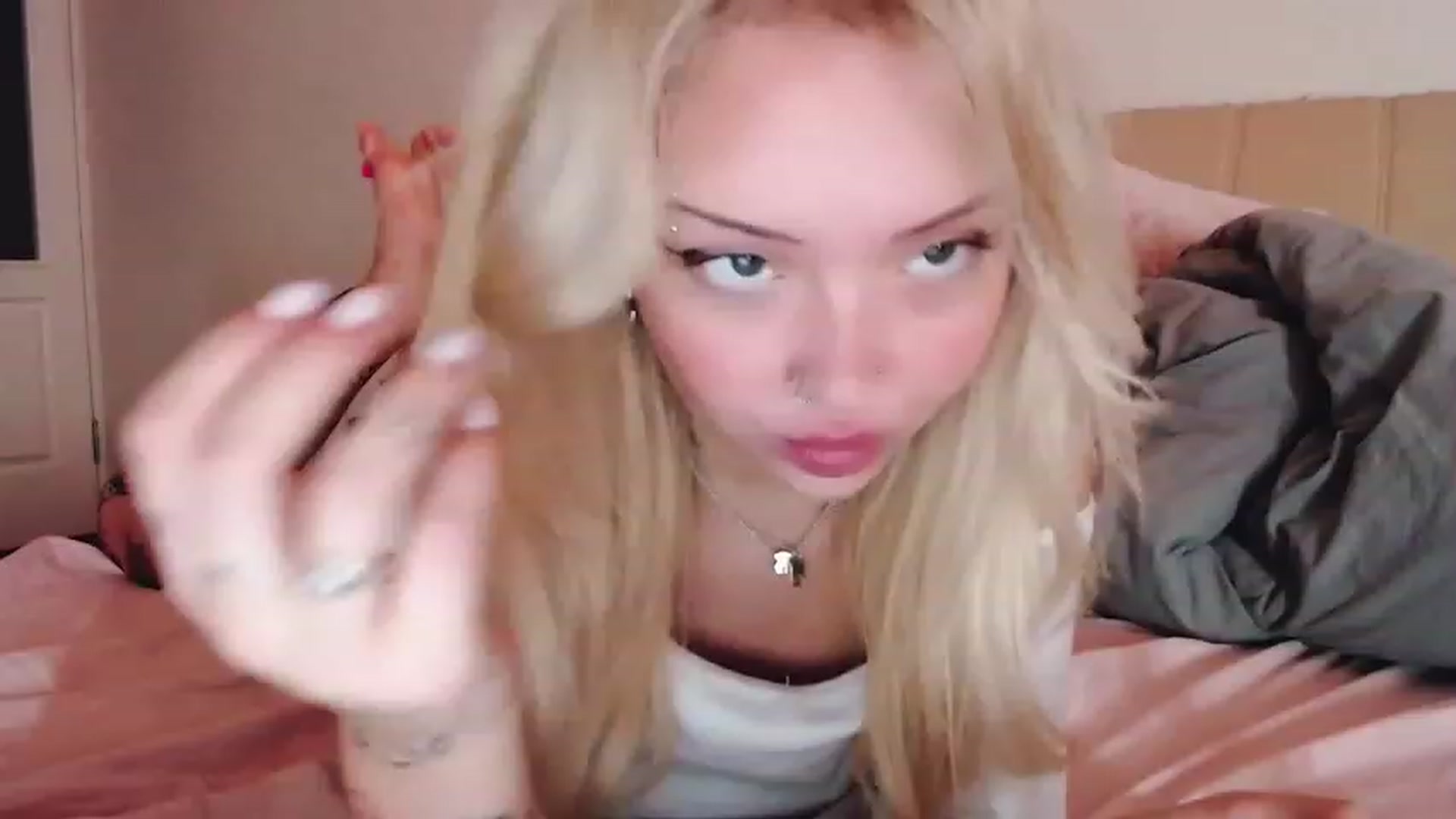 Gallery image thumbnail from Sk8Gurl420's myfreecams stream on, 02/06/2023, 06:52 image 11 of 20