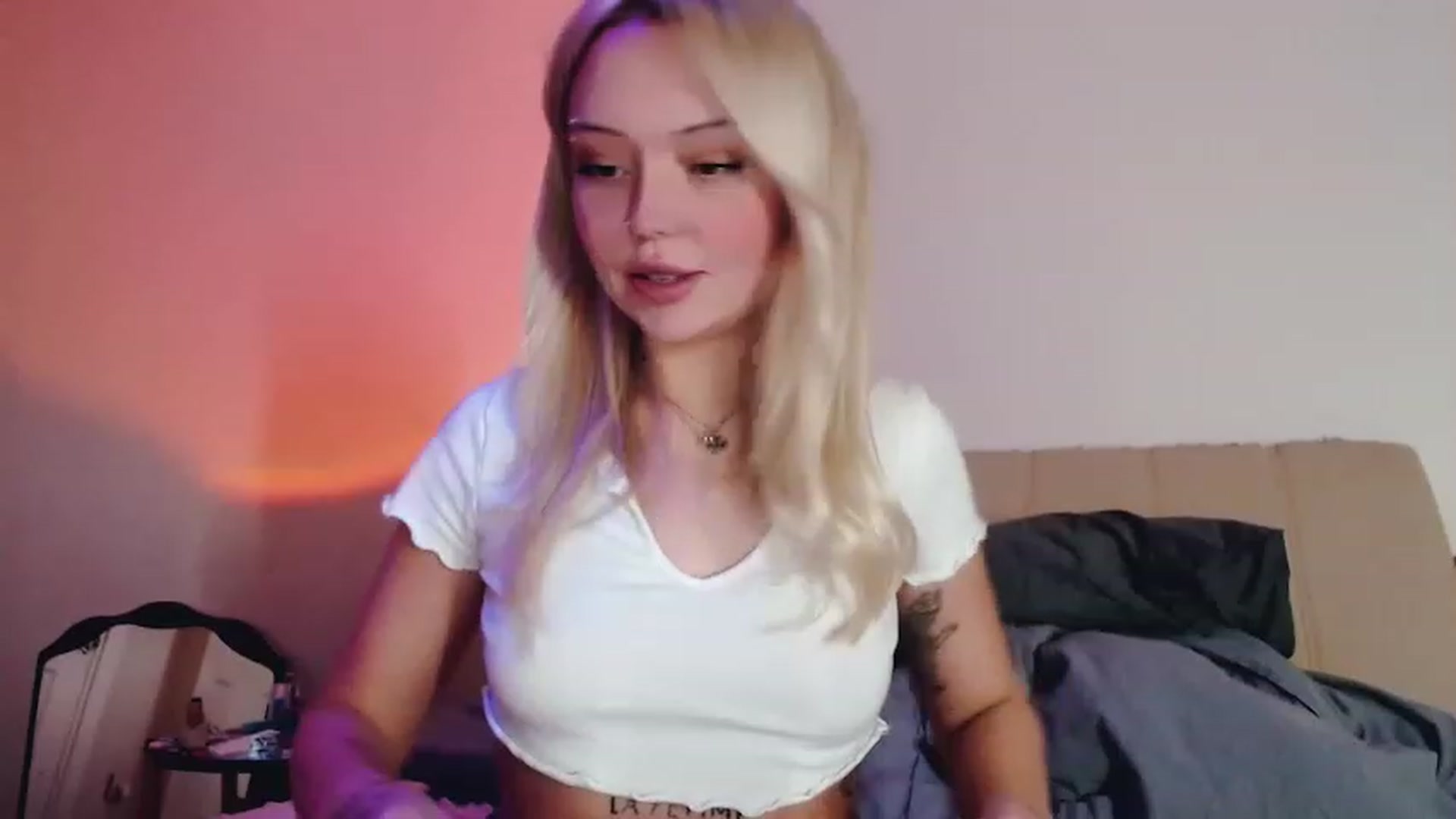 Gallery image thumbnail from Sk8Gurl420's myfreecams stream on, 02/06/2023, 19:48 image 10 of 20