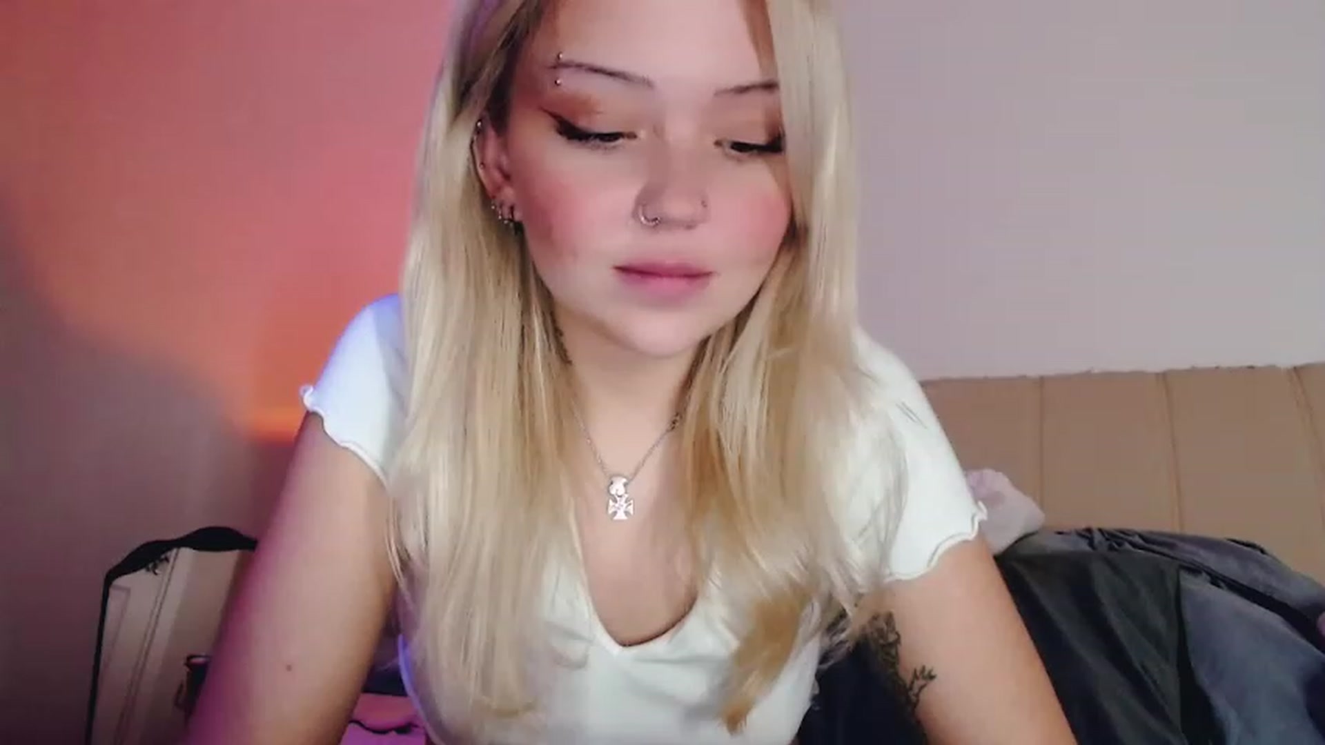 Gallery image thumbnail from Sk8Gurl420's myfreecams stream on, 02/06/2023, 19:48 image 16 of 20
