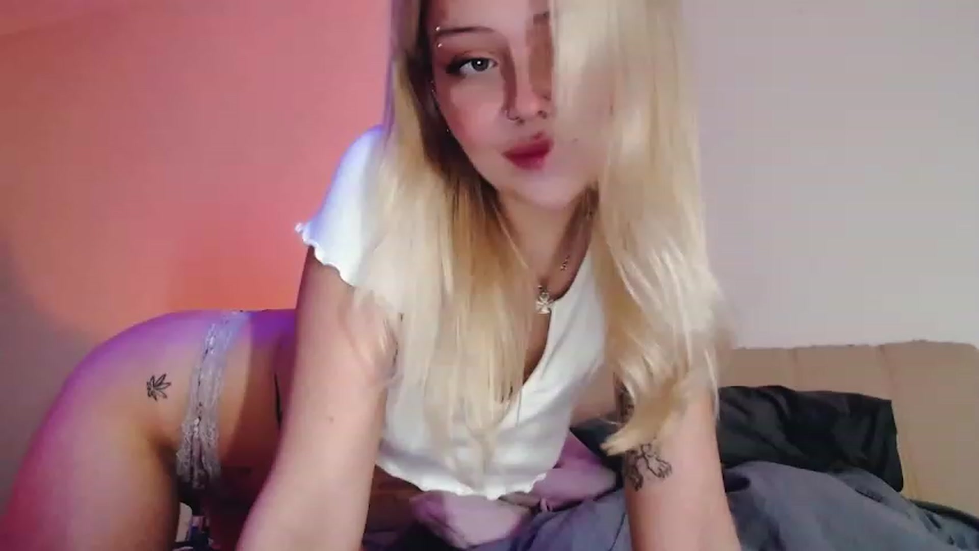 Gallery image thumbnail from Sk8Gurl420's myfreecams stream on, 02/06/2023, 19:48 image 6 of 20