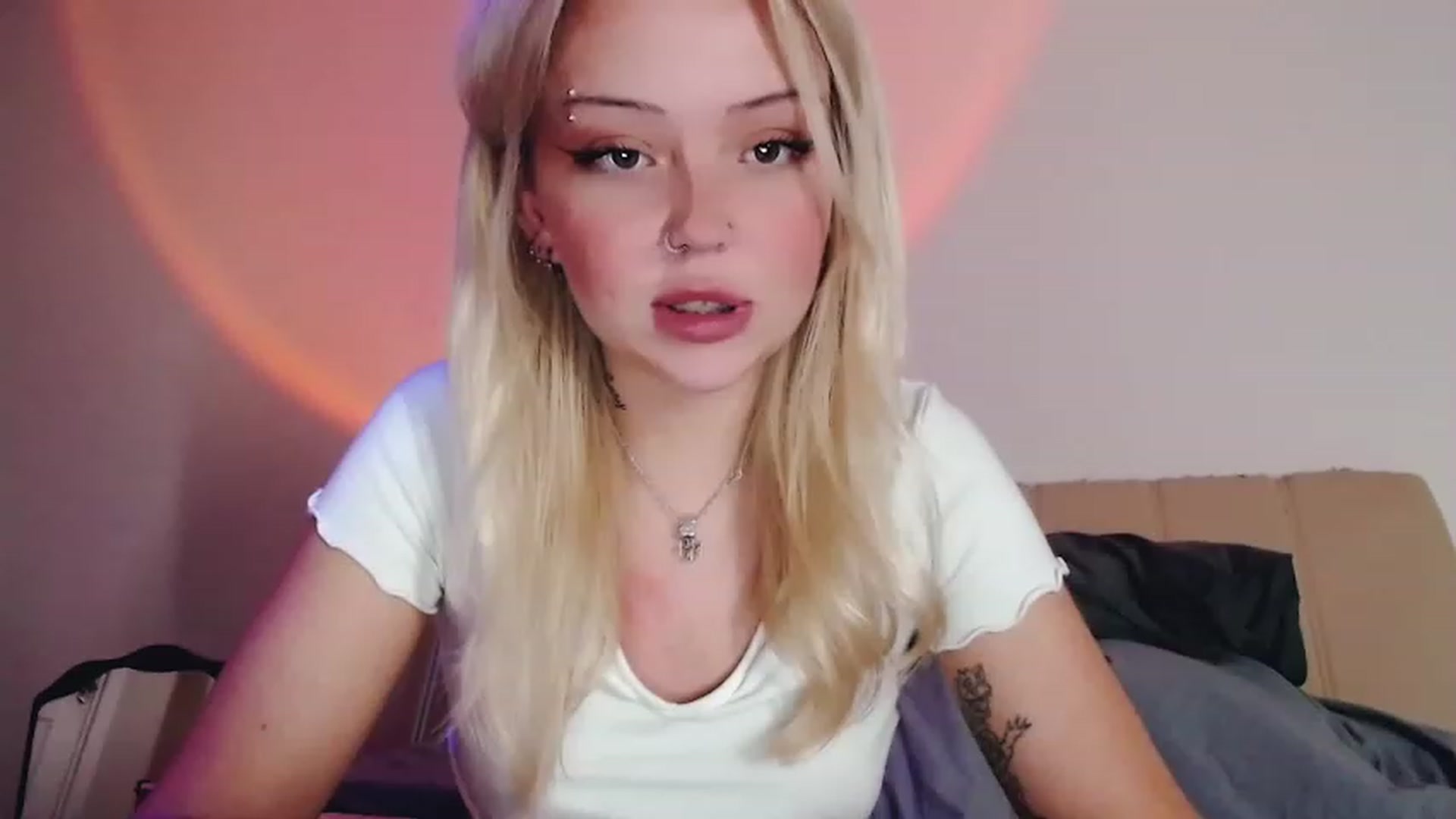 Gallery image thumbnail from Sk8Gurl420's myfreecams stream on, 02/06/2023, 19:48 image 1 of 20