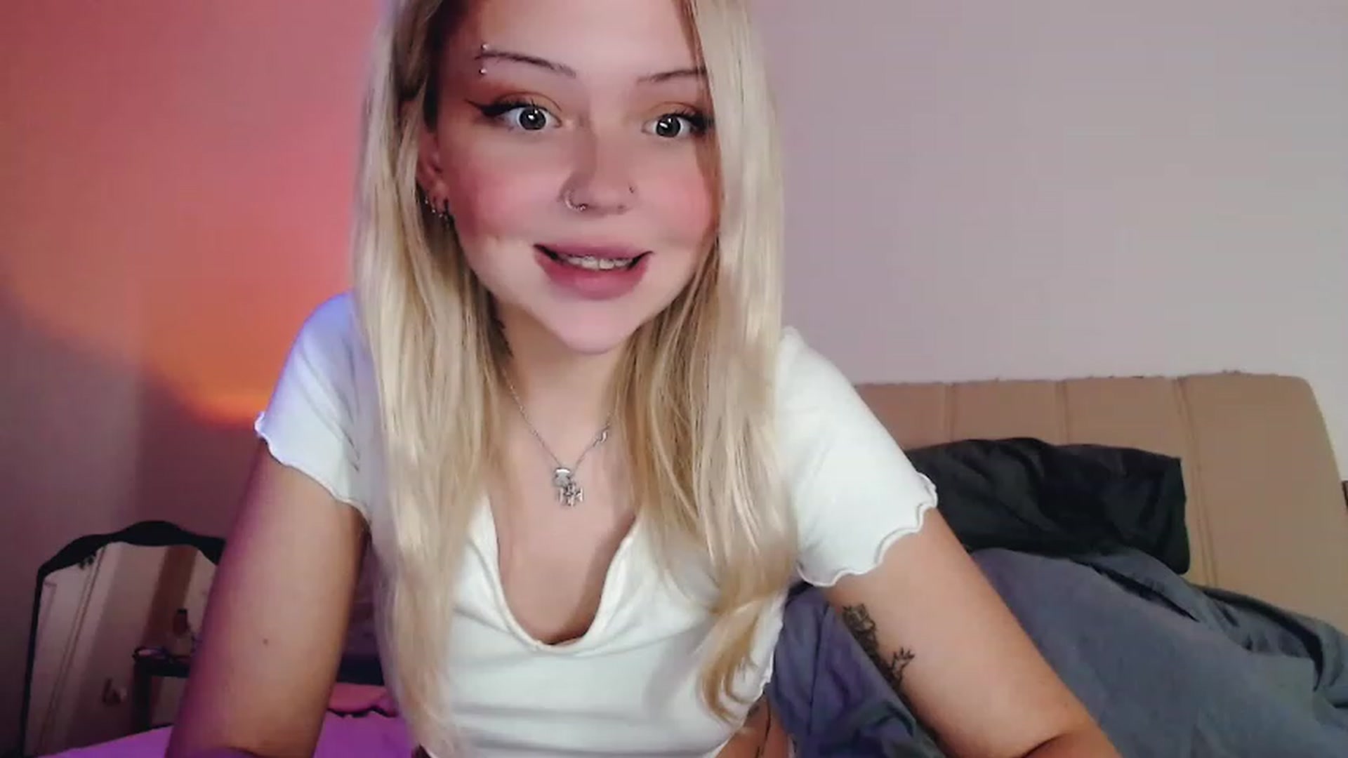 Gallery image thumbnail from Sk8Gurl420's myfreecams stream on, 02/06/2023, 19:48 image 8 of 20