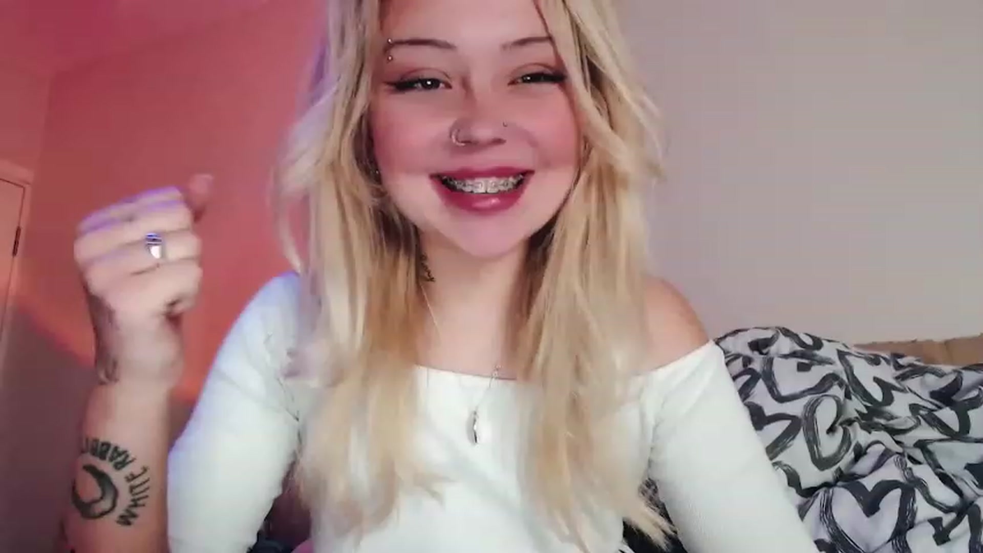 Gallery image thumbnail from Sk8Gurl420's myfreecams stream on, 02/10/2023, 18:53 image 7 of 20