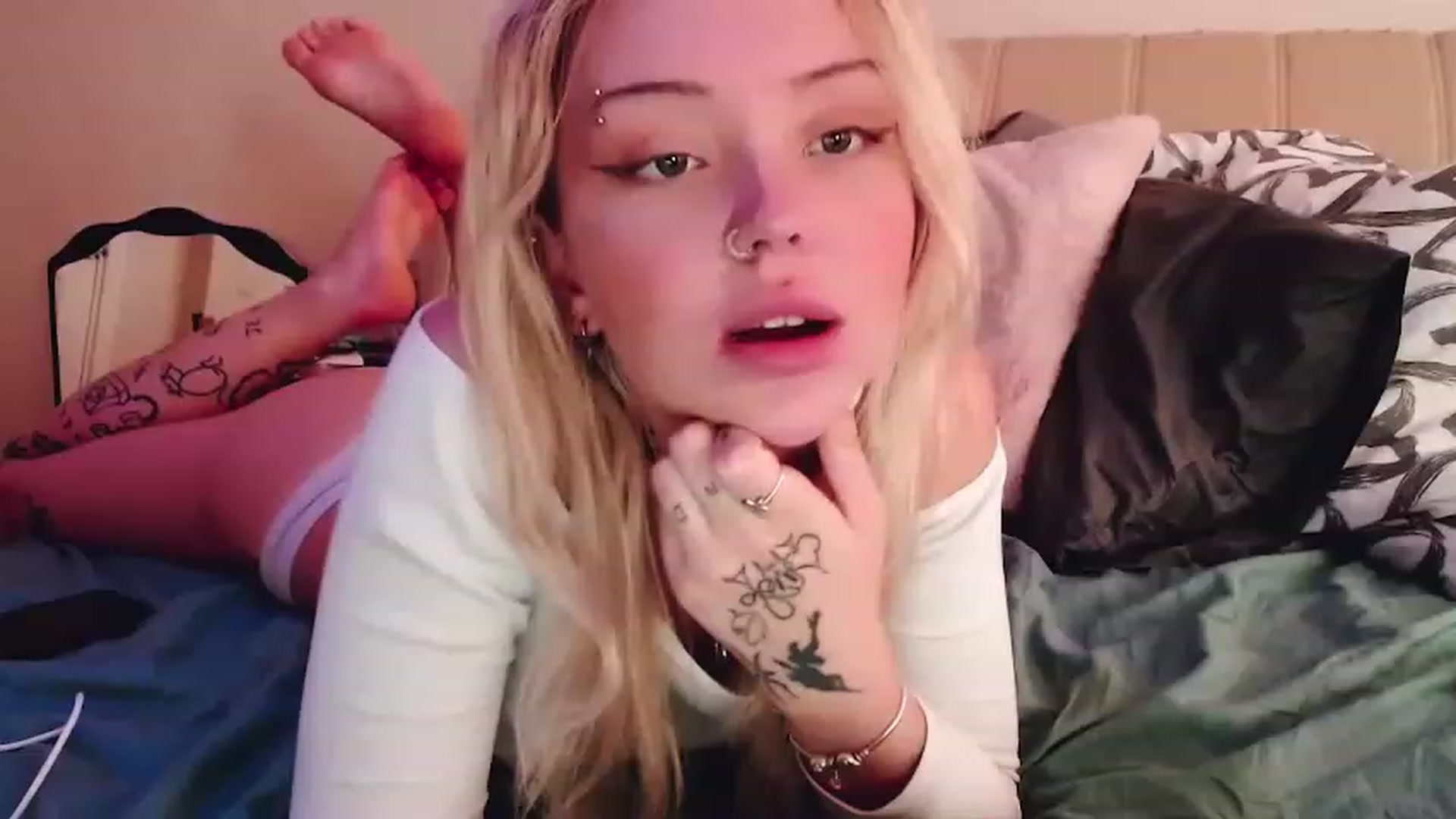 Gallery image thumbnail from Sk8Gurl420's myfreecams stream on, 02/11/2023, 07:29 image 16 of 20
