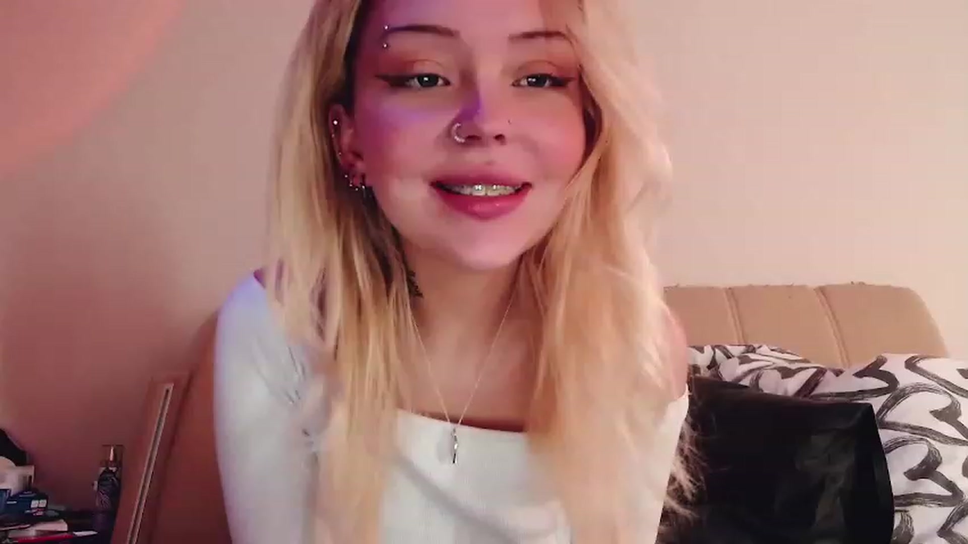 Gallery image thumbnail from Sk8Gurl420's myfreecams stream on, 02/11/2023, 07:29 image 4 of 20