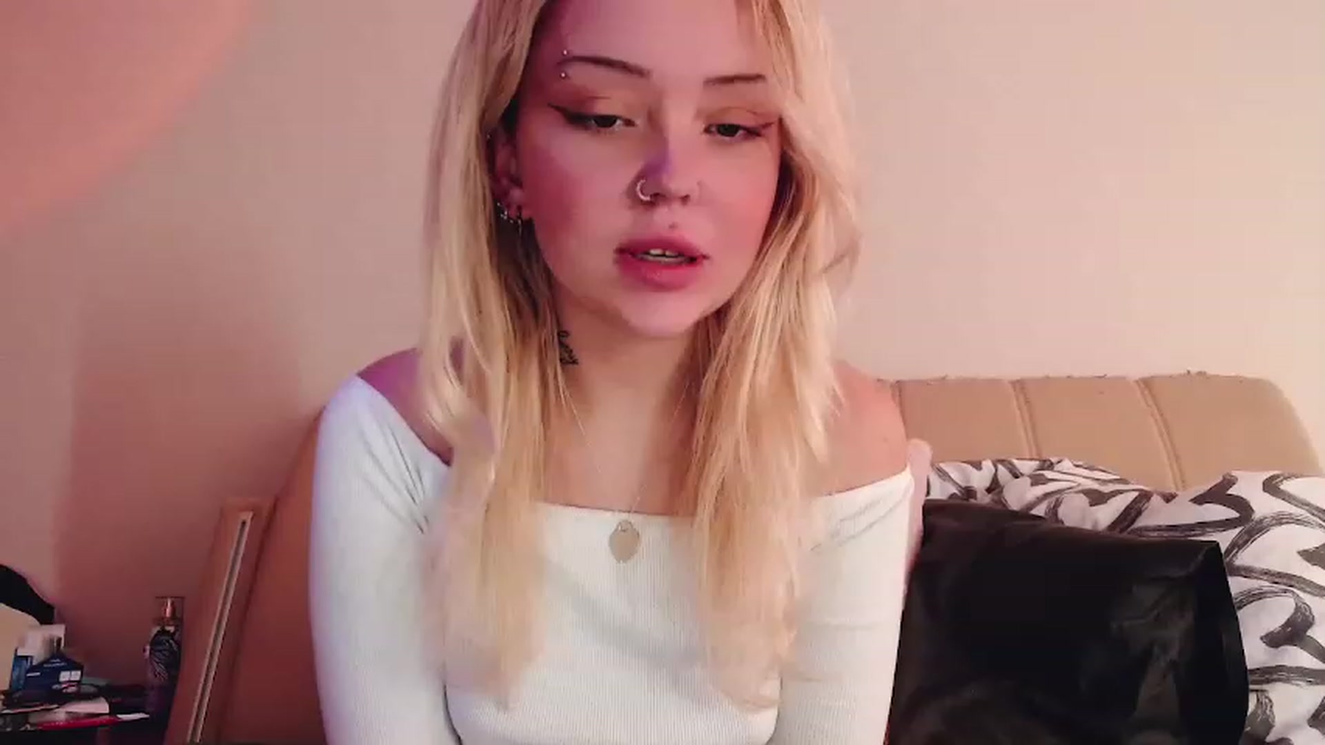 Gallery image thumbnail from Sk8Gurl420's myfreecams stream on, 02/11/2023, 07:29 image 7 of 20