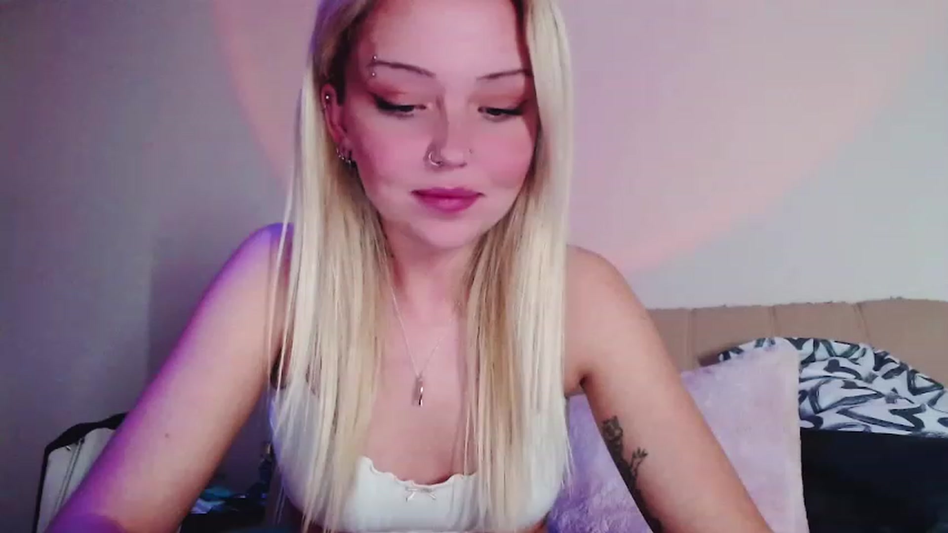 Gallery image thumbnail from Sk8Gurl420's myfreecams stream on, 02/11/2023, 19:30 image 10 of 20