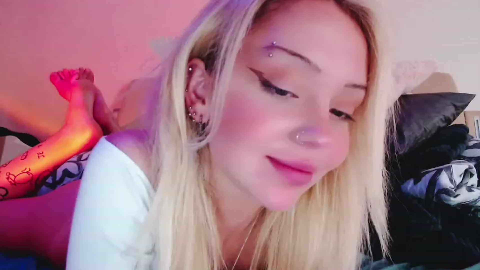 Gallery image thumbnail from Sk8Gurl420's myfreecams stream on, 02/13/2023, 06:25 image 5 of 20