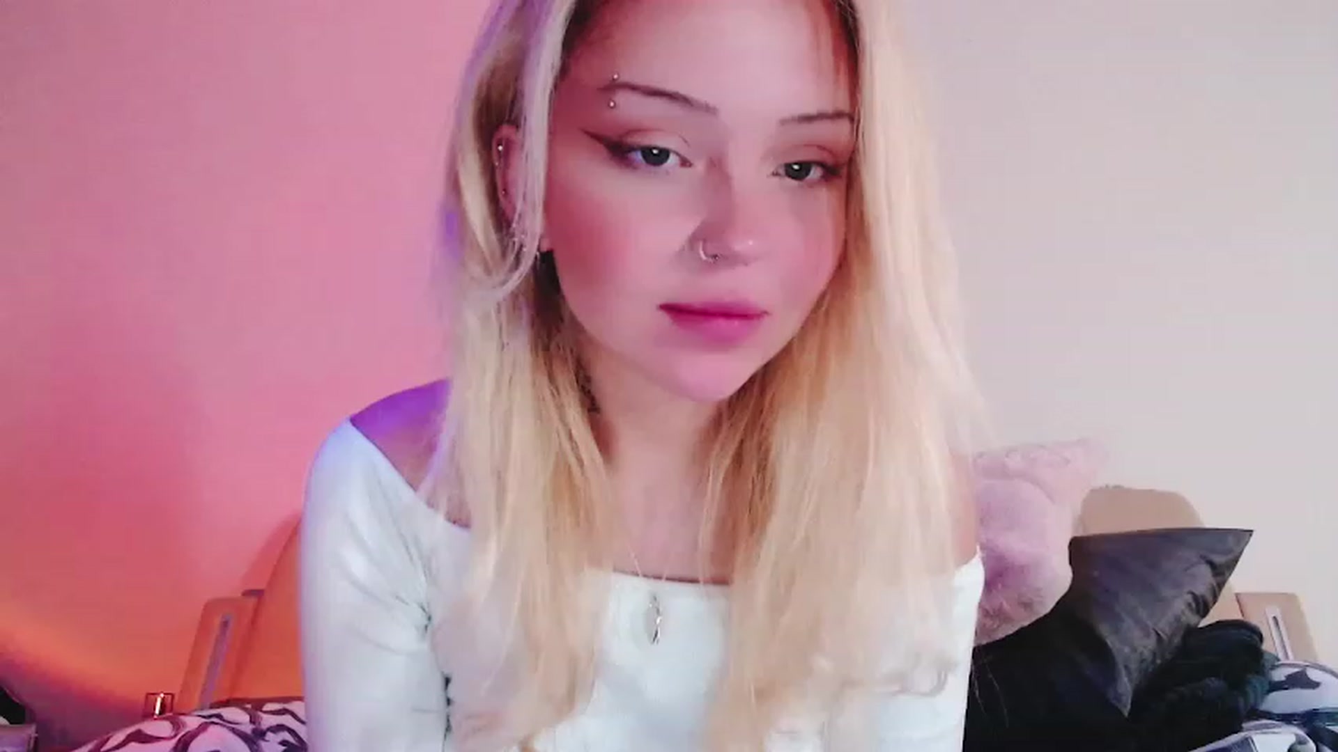 Gallery image thumbnail from Sk8Gurl420's myfreecams stream on, 02/13/2023, 06:25 image 1 of 20