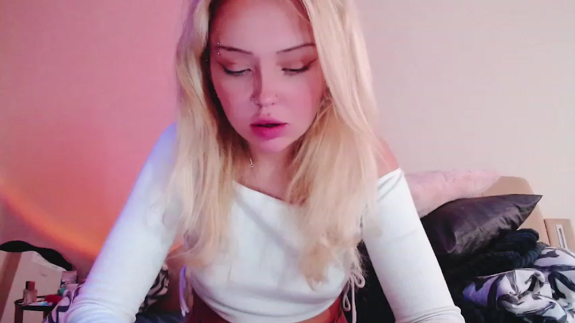 Gallery image thumbnail from Sk8Gurl420's myfreecams stream on, 02/13/2023, 06:25 image 16 of 20