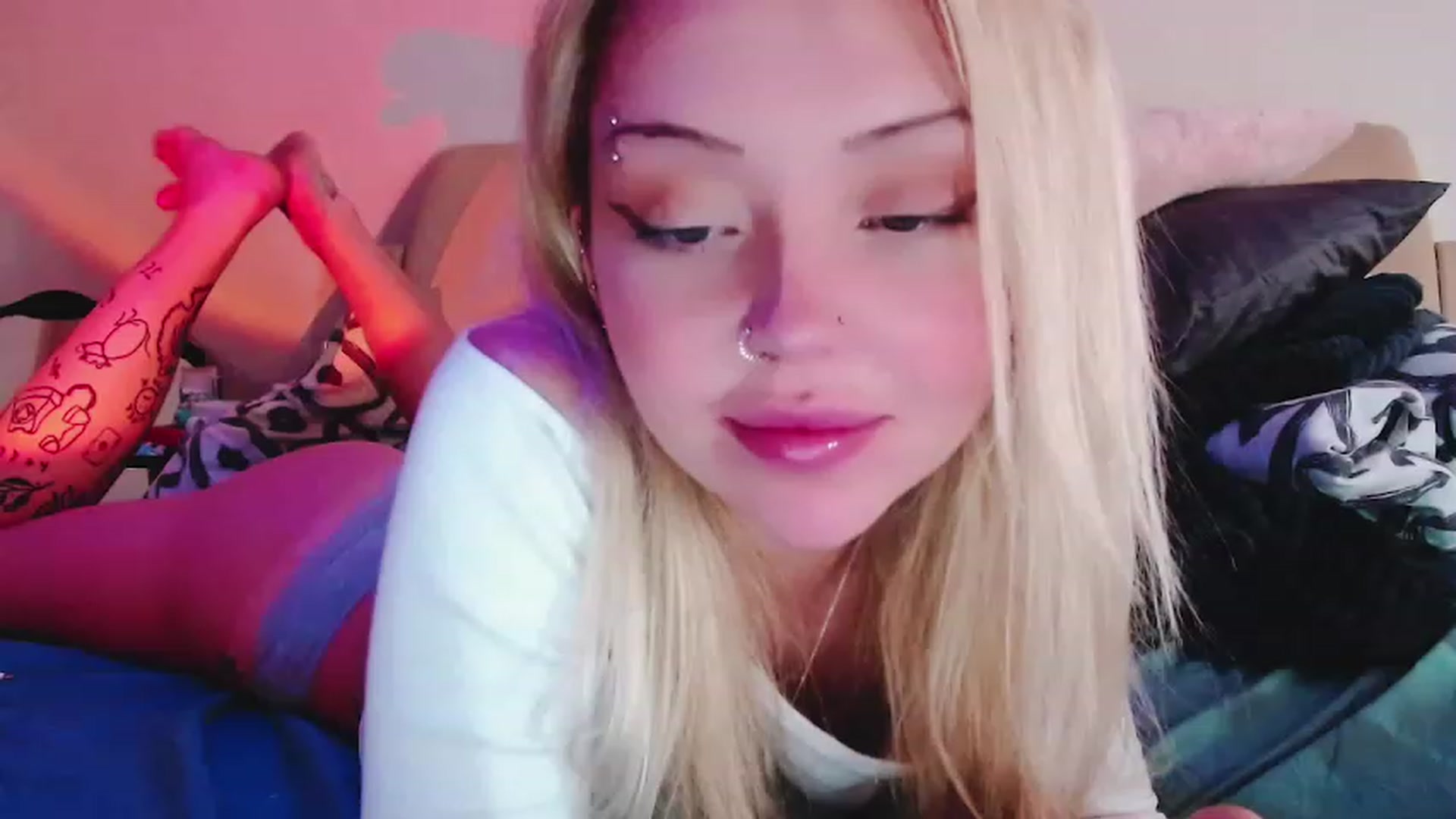 Gallery image thumbnail from Sk8Gurl420's myfreecams stream on, 02/13/2023, 06:25 image 20 of 20