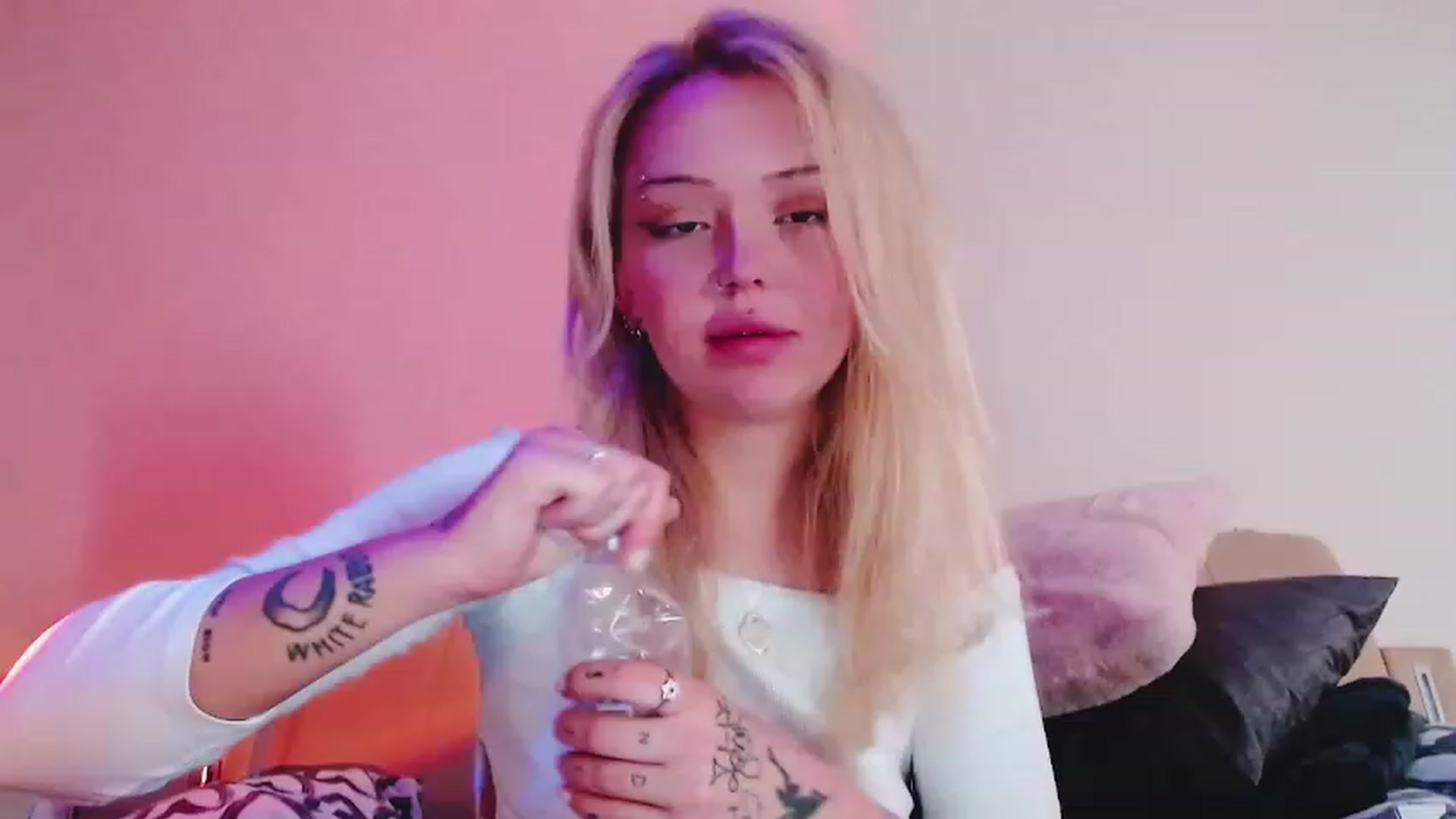Gallery image thumbnail from Sk8Gurl420's myfreecams stream on, 02/13/2023, 06:25 image 3 of 20