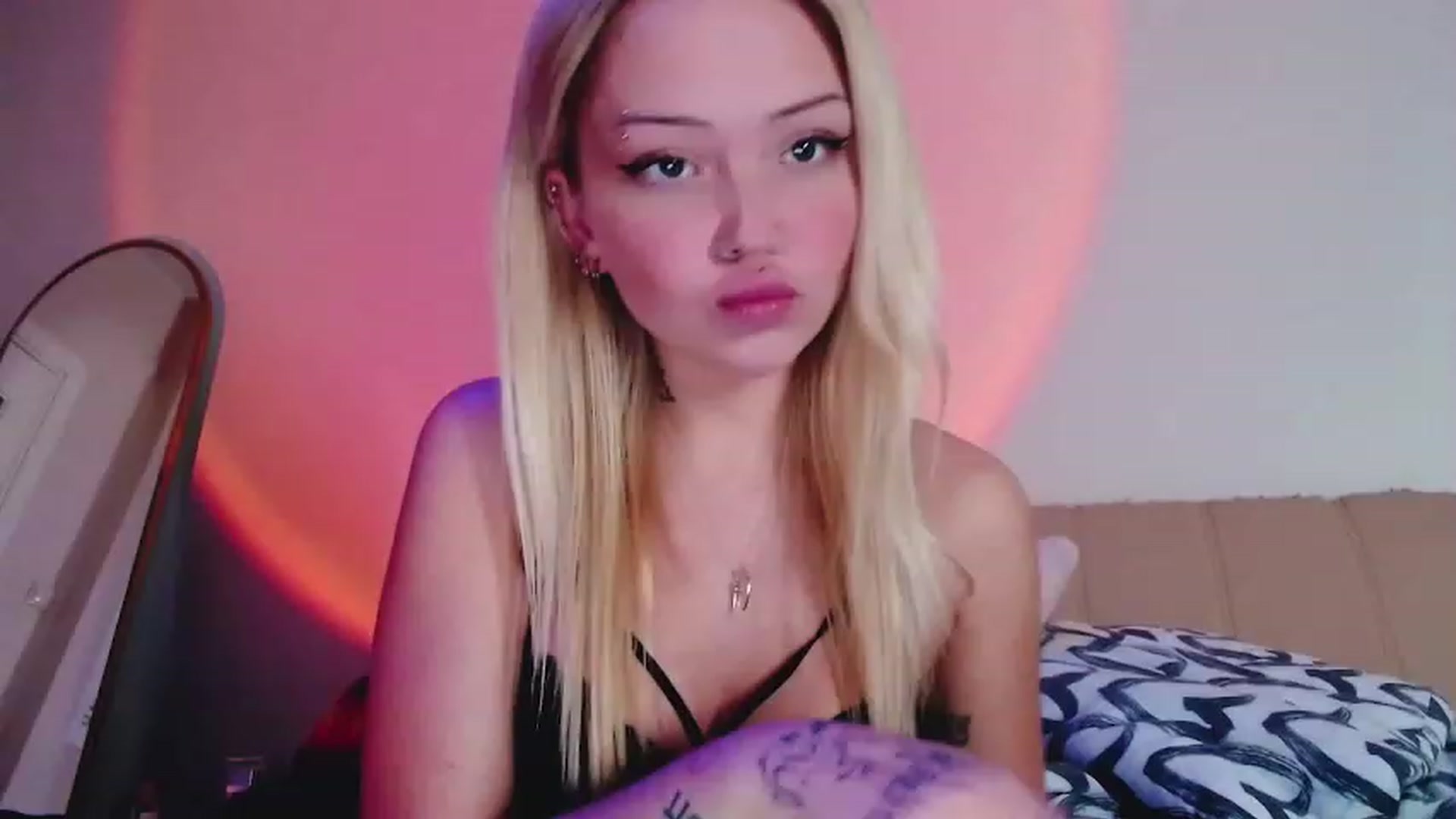 Gallery image thumbnail from Sk8Gurl420's myfreecams stream on, 02/14/2023, 21:07 image 9 of 20