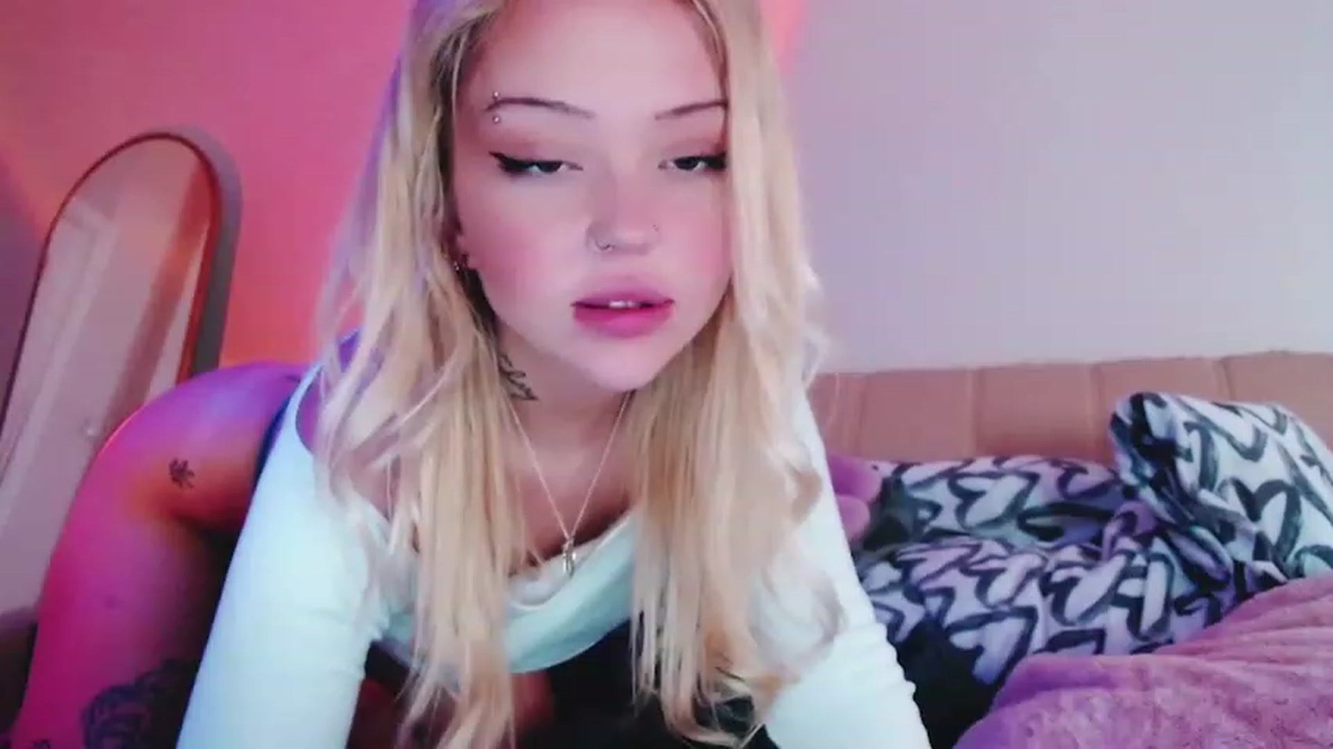 Gallery image thumbnail from Sk8Gurl420's myfreecams stream on, 02/15/2023, 15:22 image 11 of 20