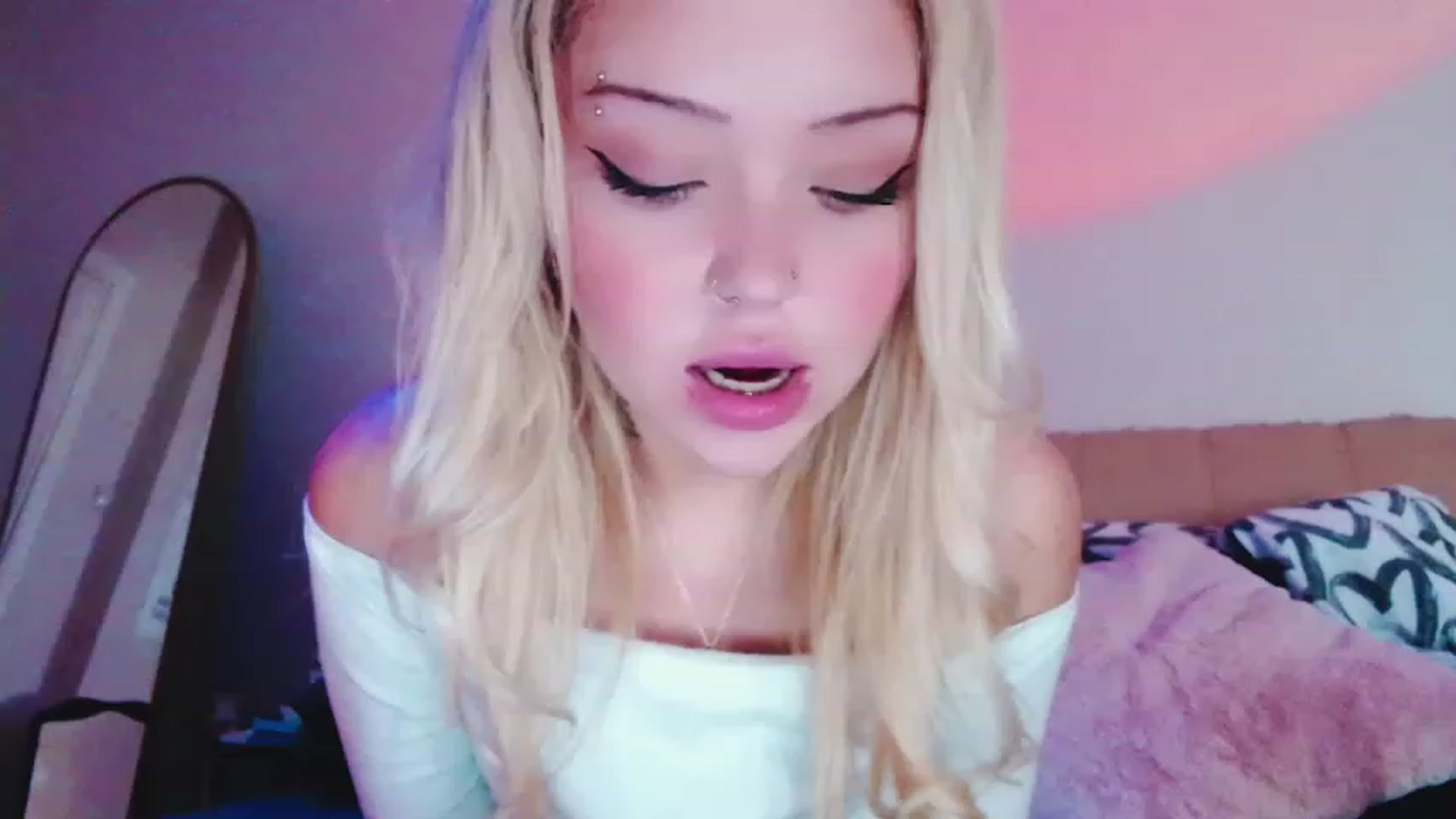 Gallery image thumbnail from Sk8Gurl420's myfreecams stream on, 02/15/2023, 16:00 image 12 of 20