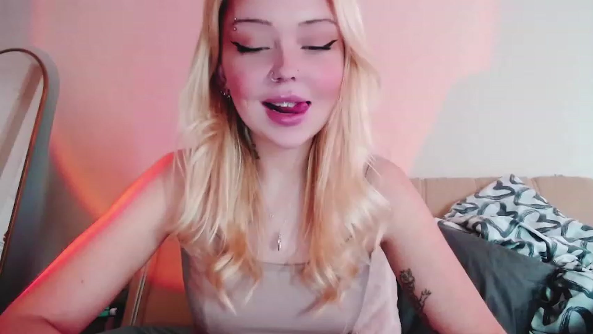 Gallery image thumbnail from Sk8Gurl420's myfreecams stream on, 02/17/2023, 14:07 image 4 of 20