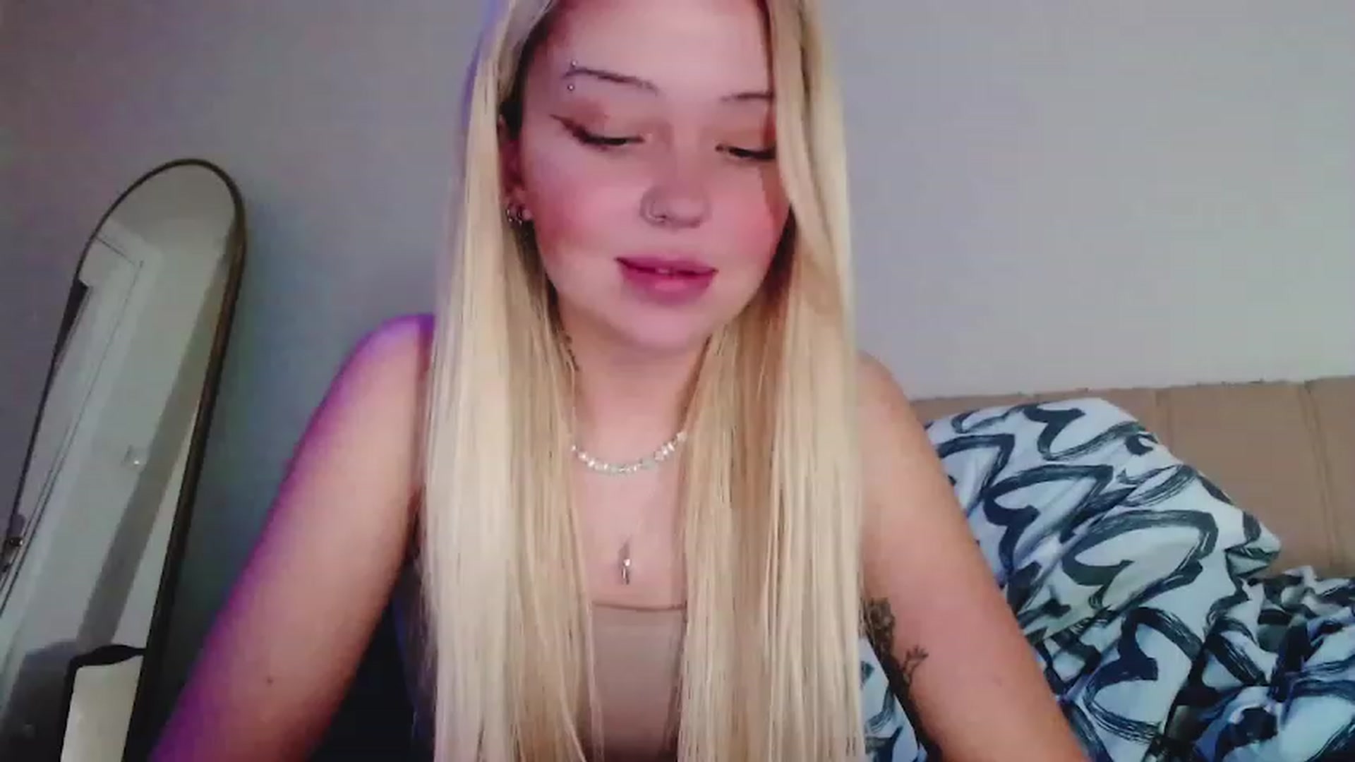 Gallery image thumbnail from Sk8Gurl420's myfreecams stream on, 02/19/2023, 20:46 image 13 of 20