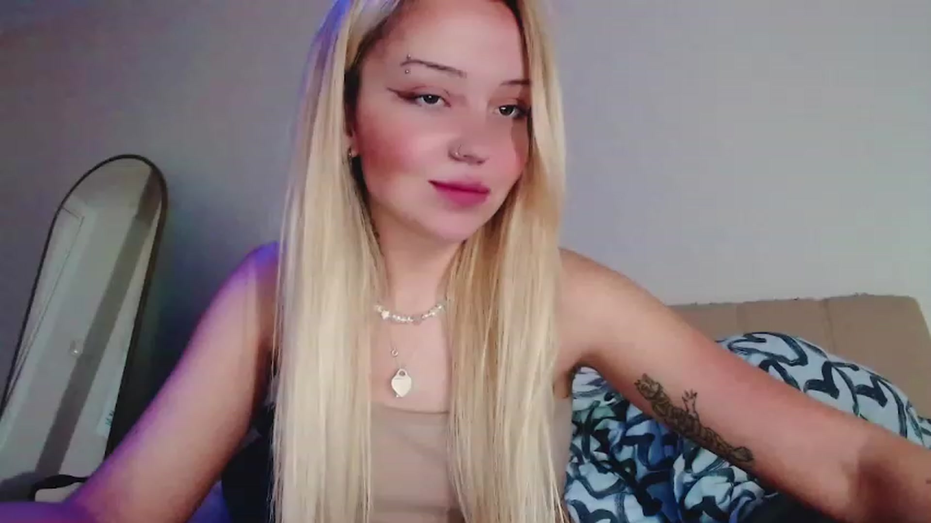 Gallery image thumbnail from Sk8Gurl420's myfreecams stream on, 02/19/2023, 20:46 image 1 of 20