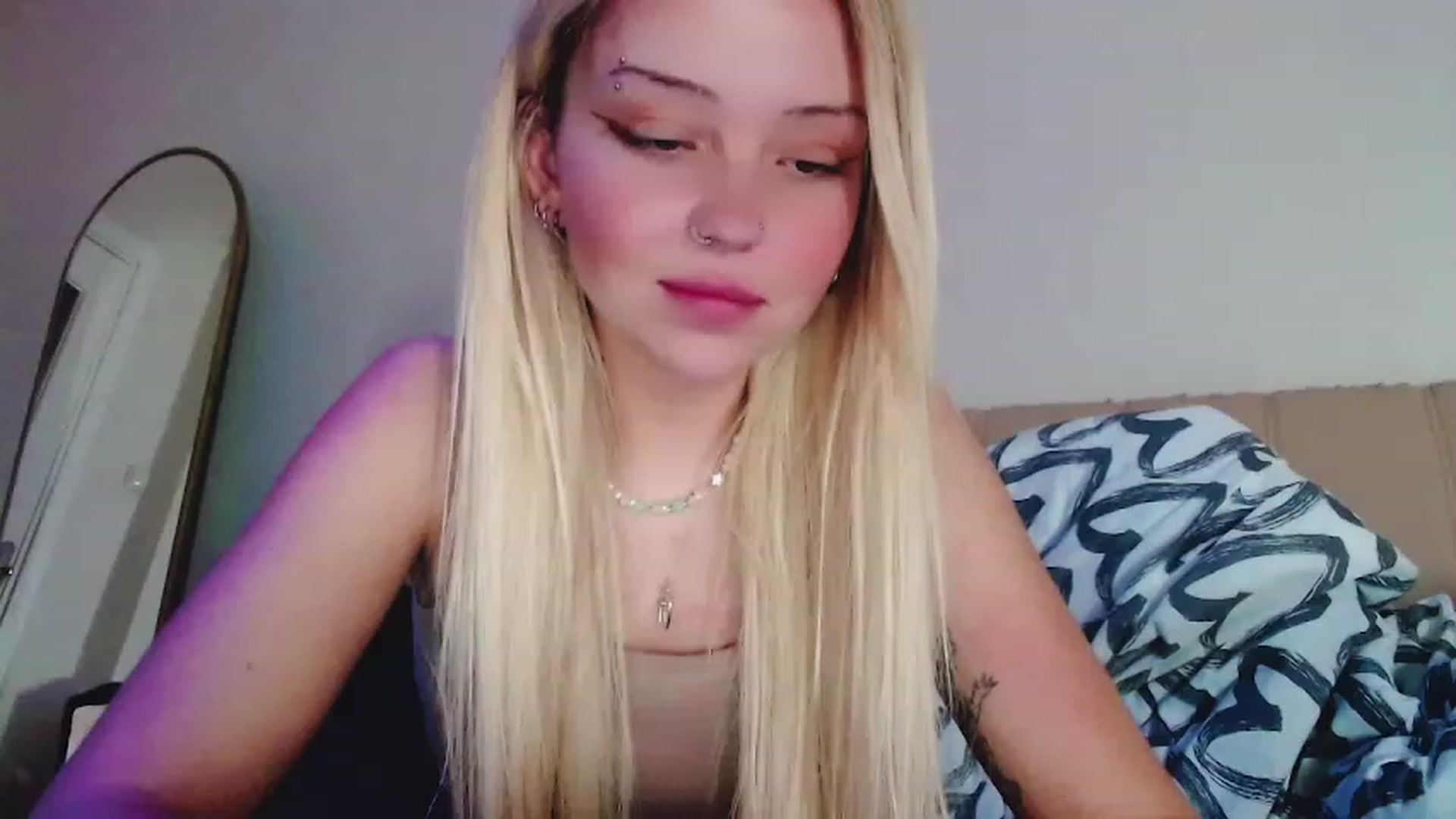Gallery image thumbnail from Sk8Gurl420's myfreecams stream on, 02/19/2023, 20:46 image 8 of 20