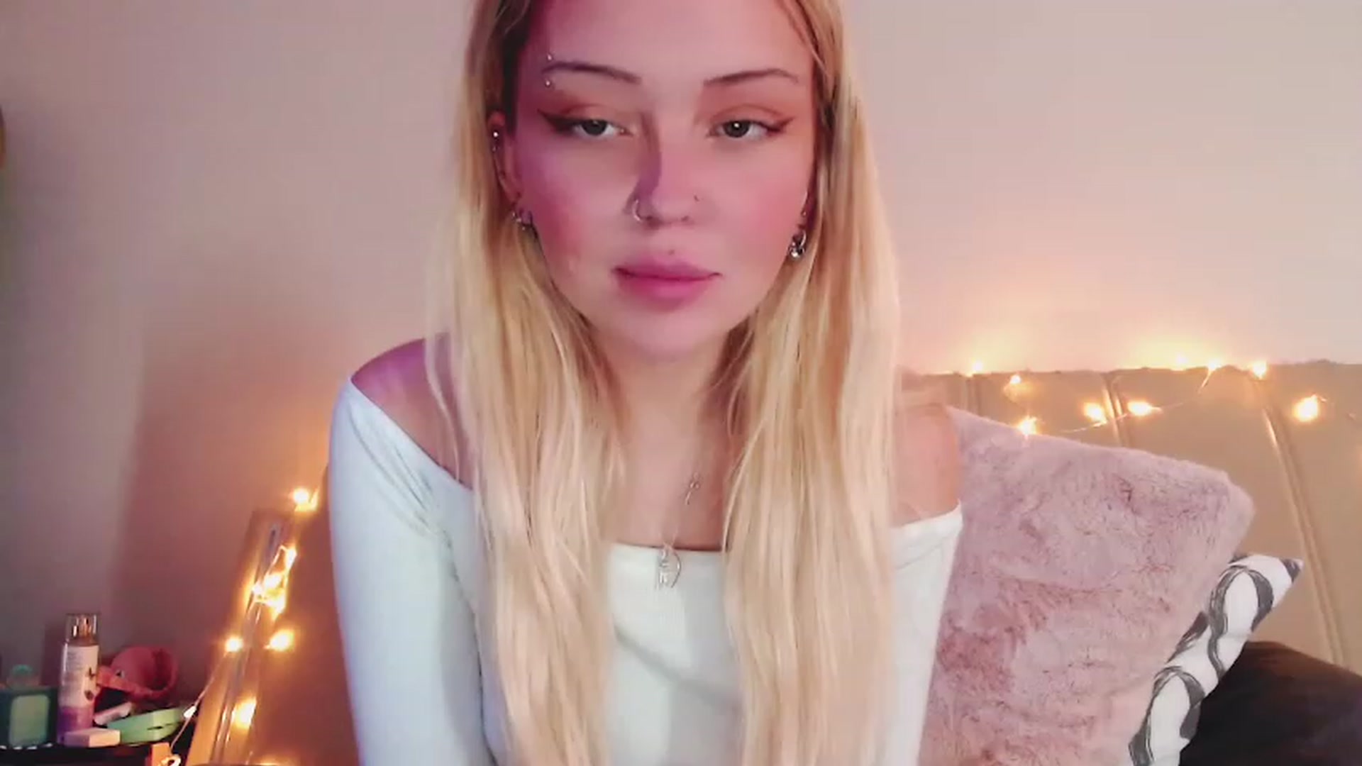Gallery image thumbnail from Sk8Gurl420's myfreecams stream on, 02/20/2023, 14:43 image 18 of 20