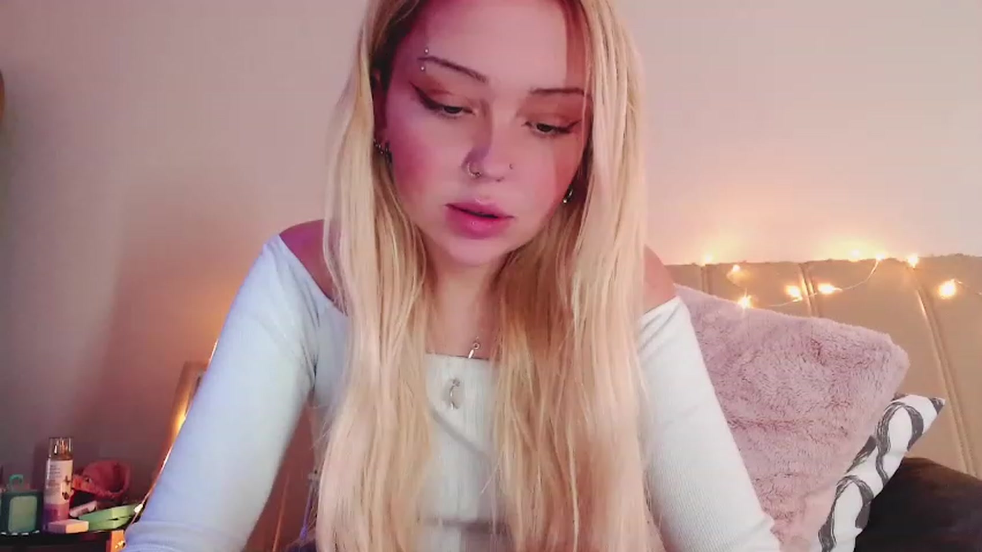 Gallery image thumbnail from Sk8Gurl420's myfreecams stream on, 02/20/2023, 14:43 image 16 of 20