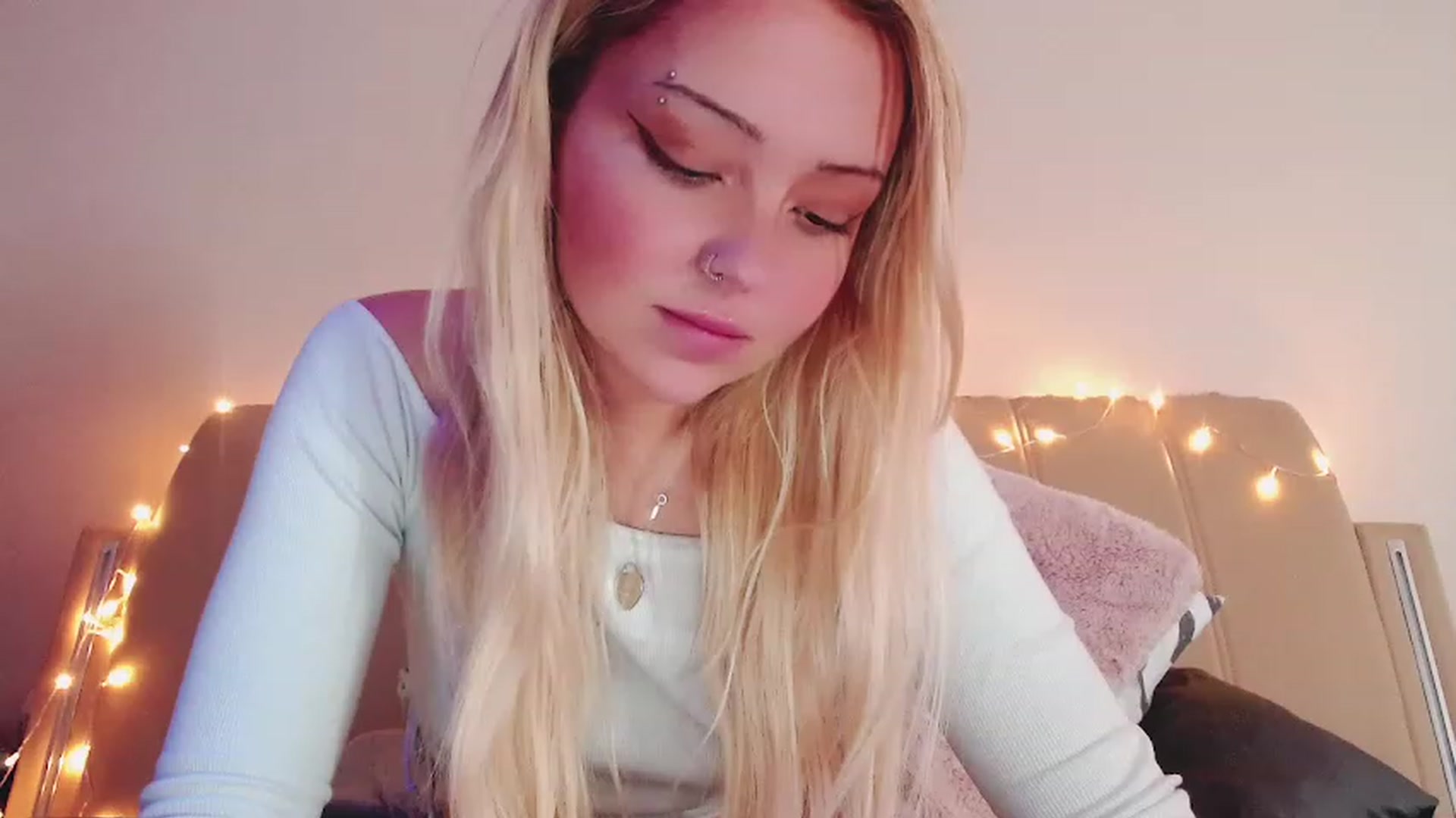 Gallery image thumbnail from Sk8Gurl420's myfreecams stream on, 02/20/2023, 14:43 image 20 of 20