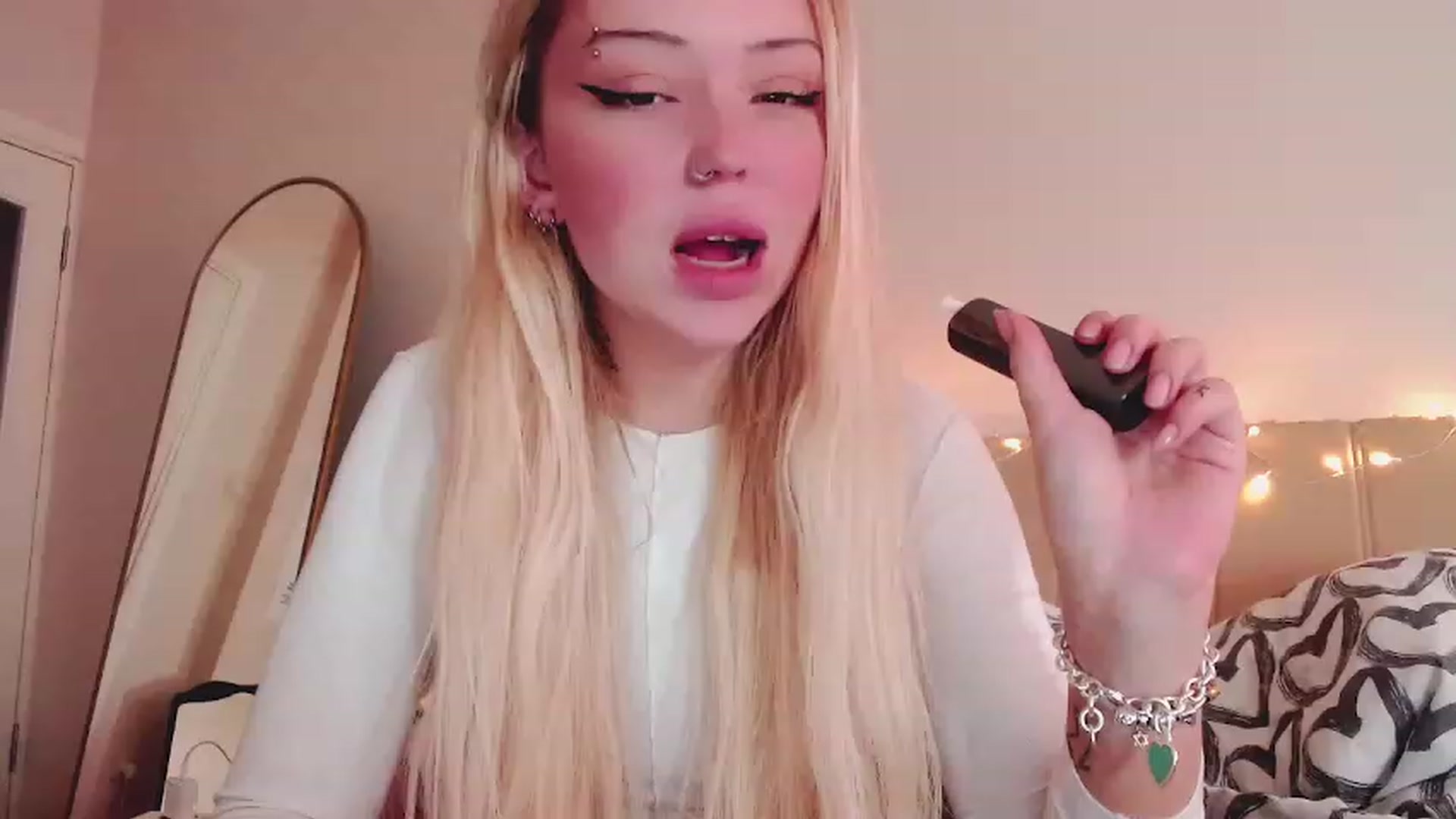 Gallery image thumbnail from Sk8Gurl420's myfreecams stream on, 02/23/2023, 07:02 image 5 of 20