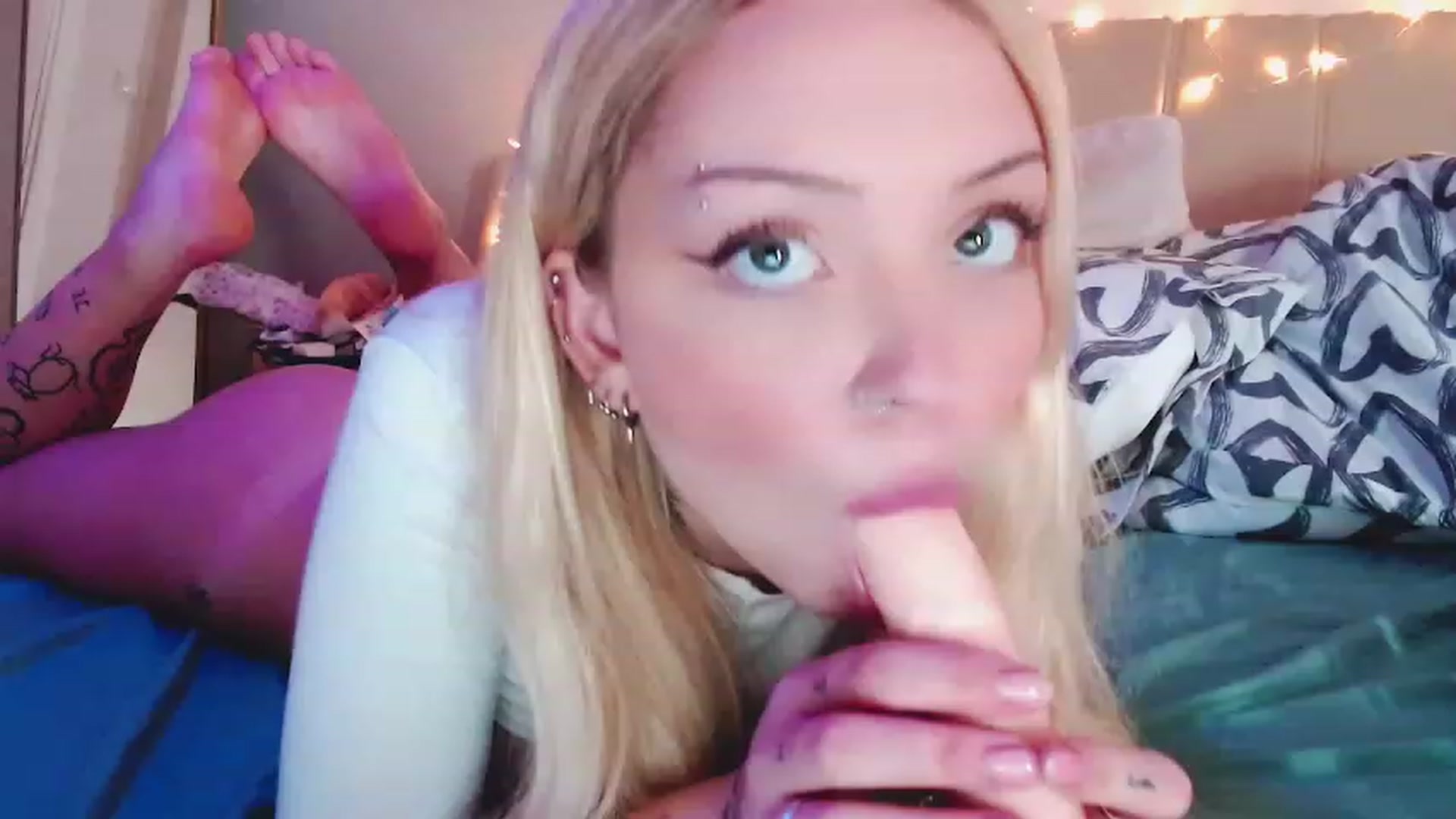 Gallery image thumbnail from Sk8Gurl420's myfreecams stream on, 02/24/2023, 17:07 image 4 of 20