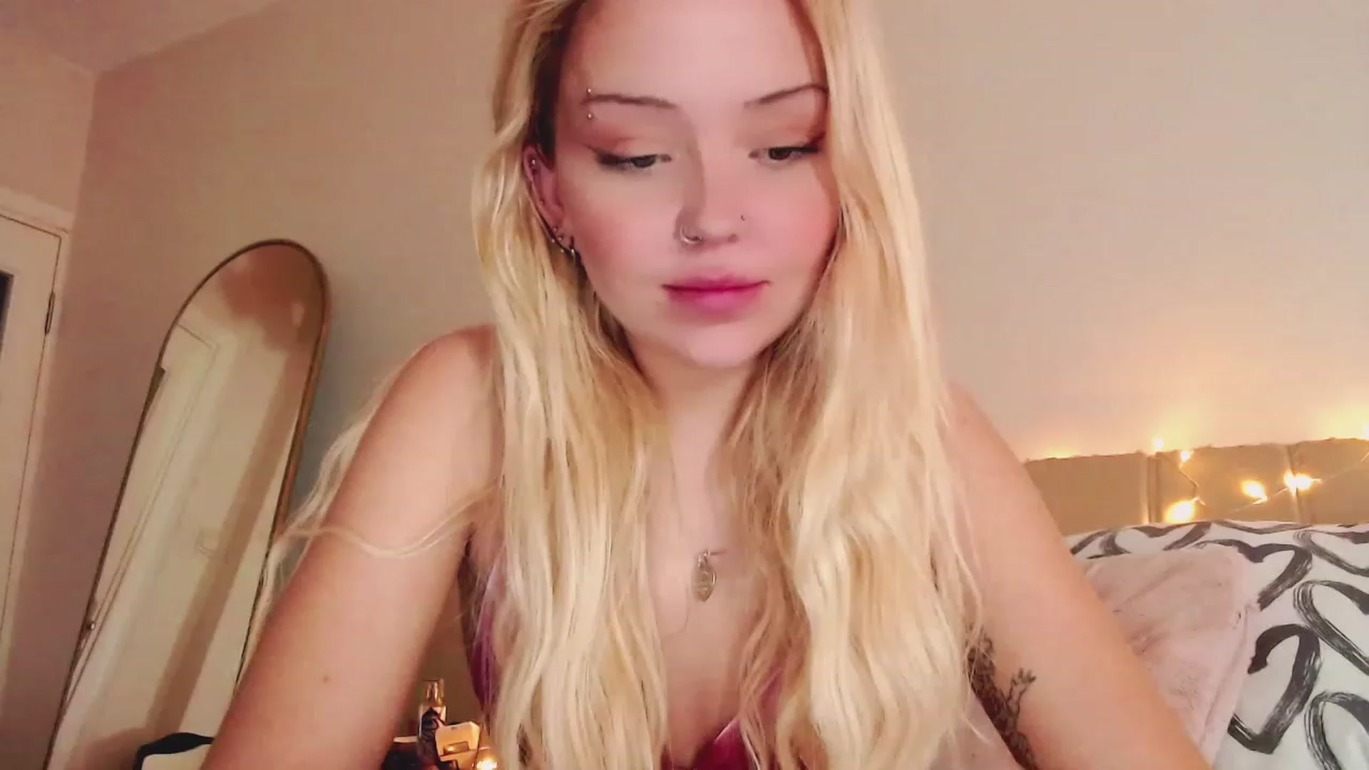 Gallery image thumbnail from Sk8Gurl420's myfreecams stream on, 02/25/2023, 16:06 image 7 of 20