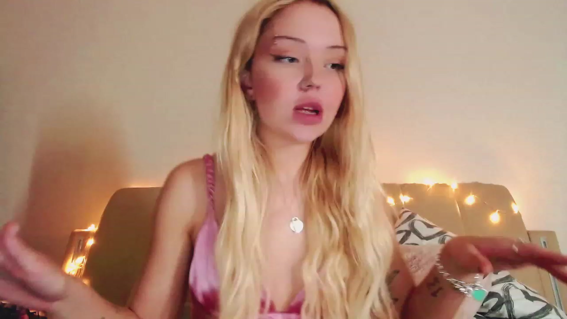 Gallery image thumbnail from Sk8Gurl420's myfreecams stream on, 02/25/2023, 16:06 image 20 of 20