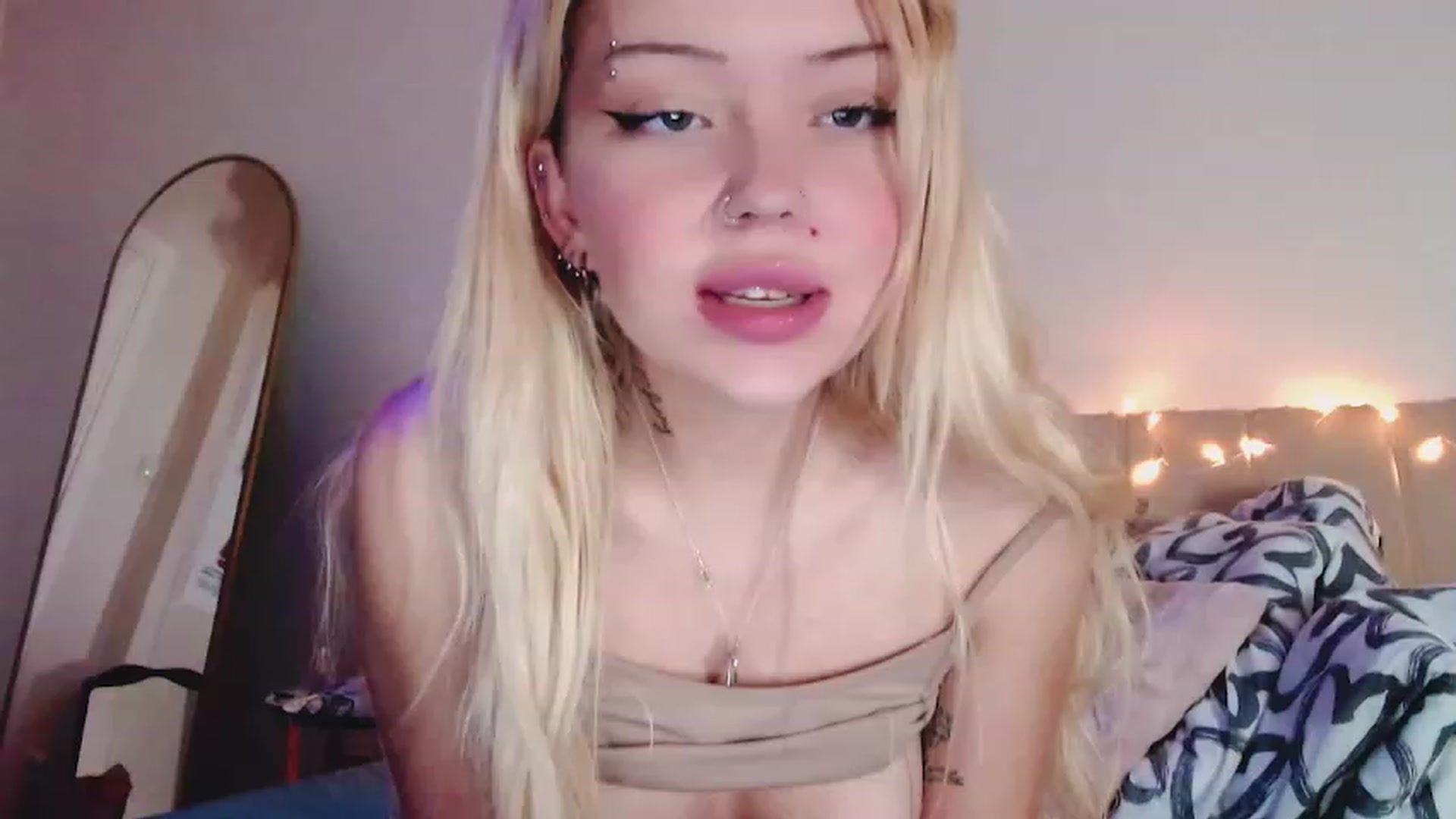 Gallery image thumbnail from Sk8Gurl420's myfreecams stream on, 02/26/2023, 20:01 image 18 of 20