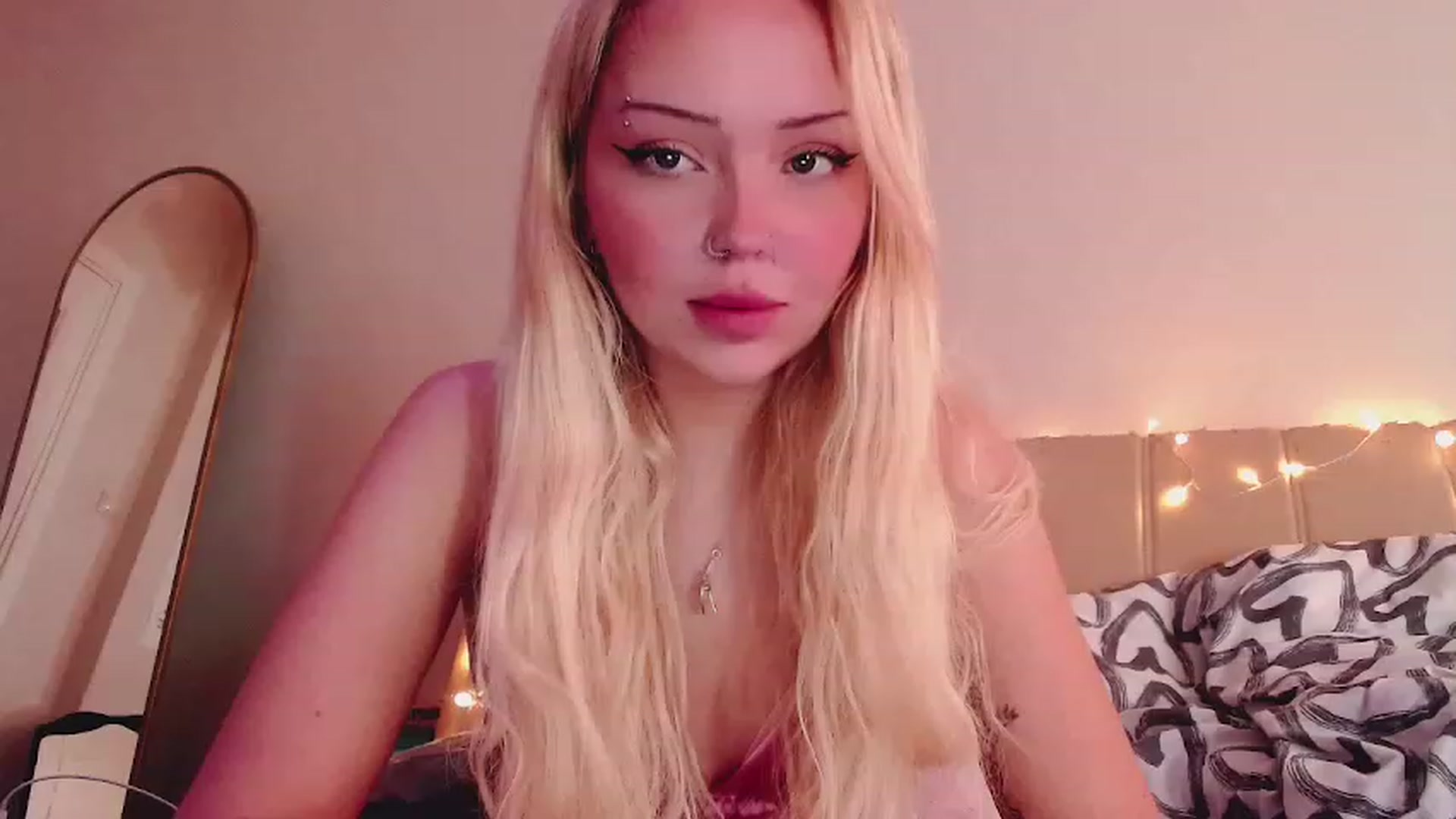 Gallery image thumbnail from Sk8Gurl420's myfreecams stream on, 02/27/2023, 07:19 image 17 of 20