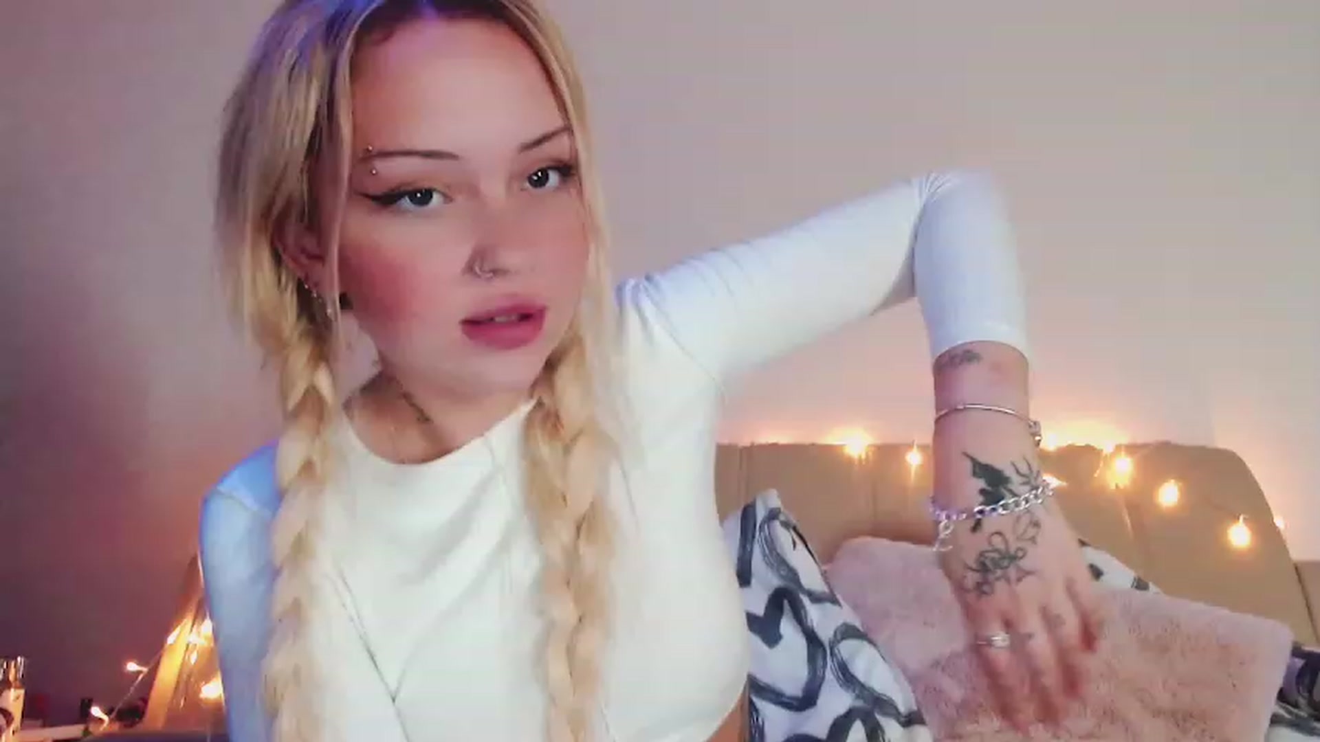 Gallery image thumbnail from Sk8Gurl420's myfreecams stream on, 02/27/2023, 18:30 image 14 of 20