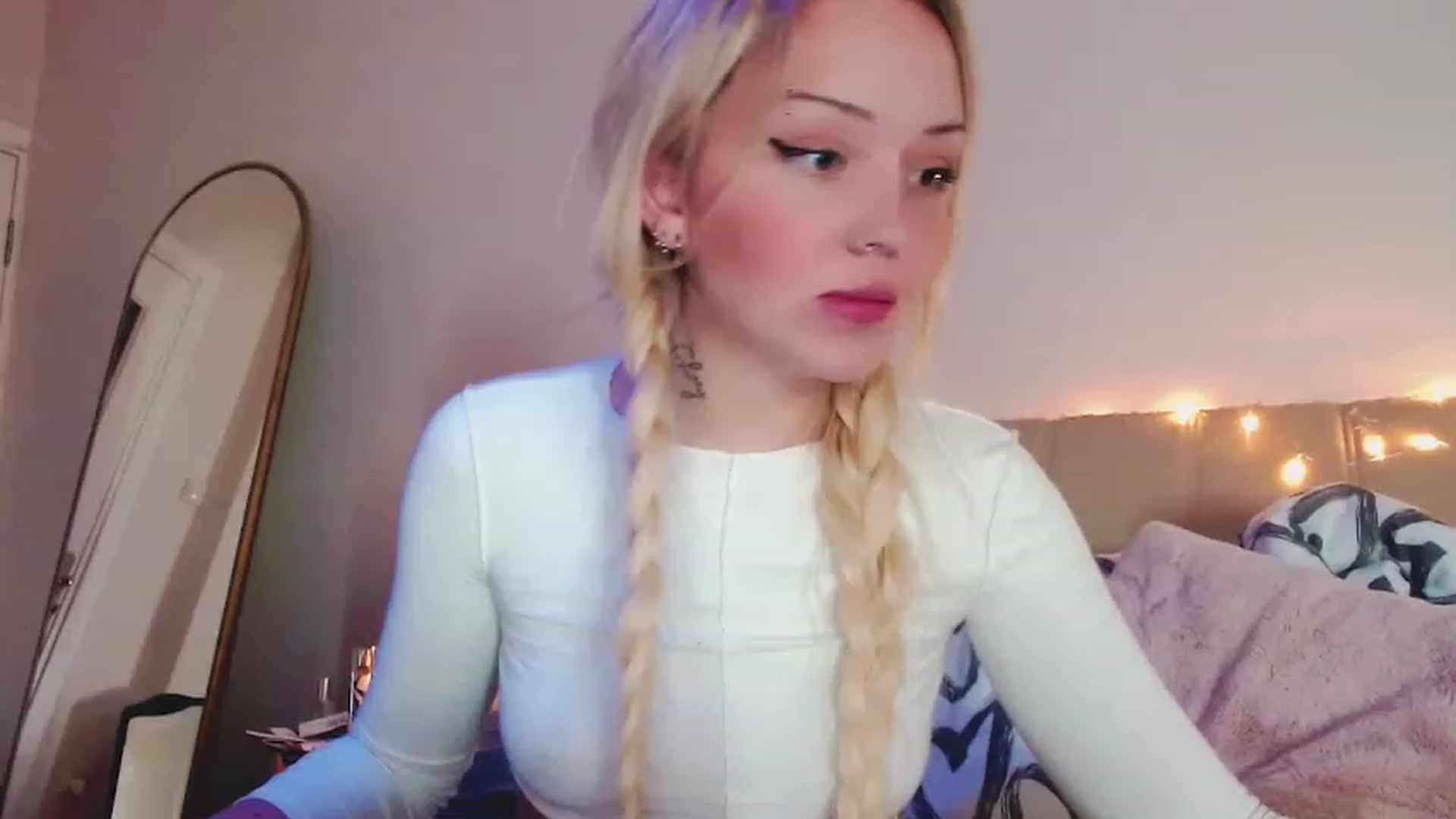 Gallery image thumbnail from Sk8Gurl420's myfreecams stream on, 02/27/2023, 18:30 image 16 of 20