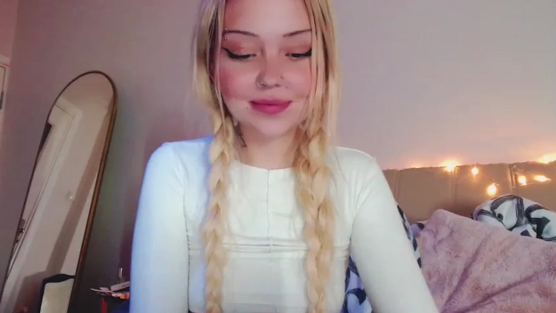 Gallery image thumbnail from Sk8Gurl420's myfreecams stream on, 02/27/2023, 18:30 image 19 of 20