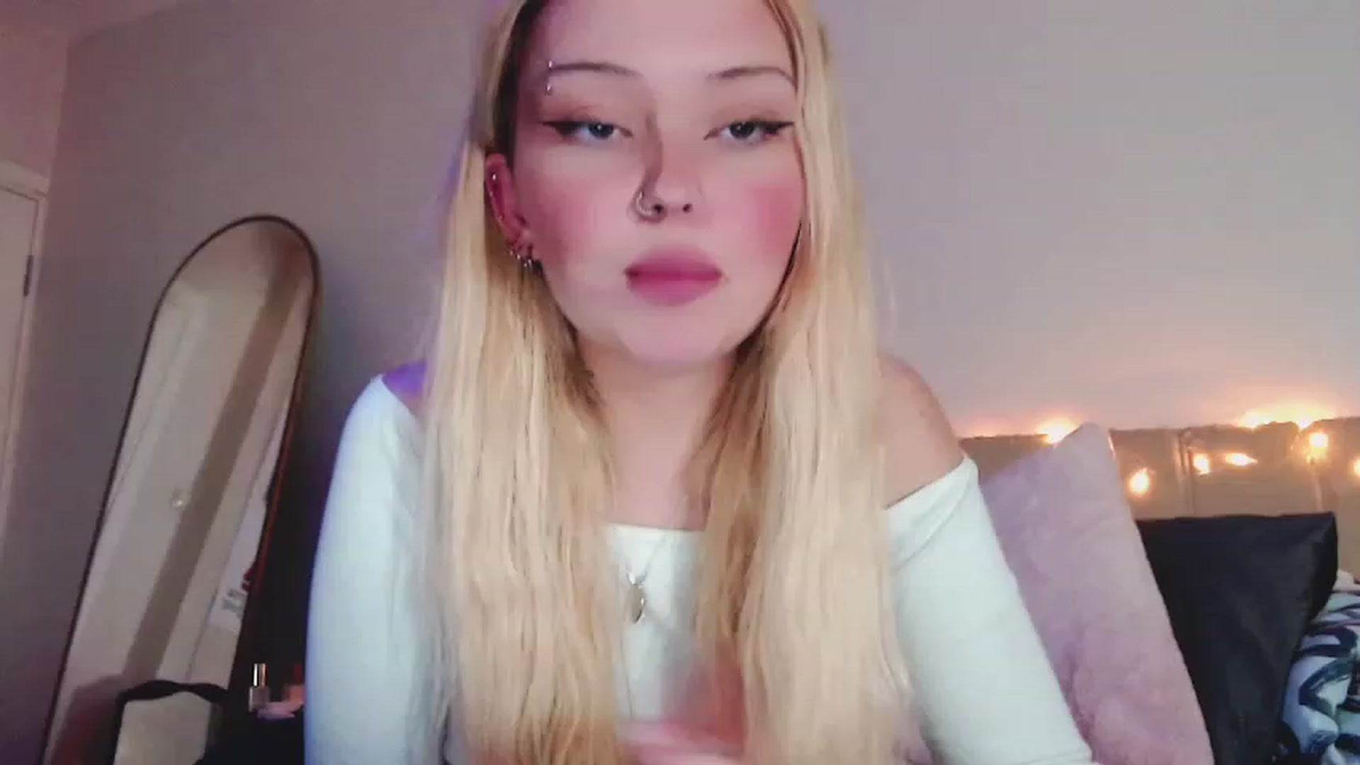 Gallery image thumbnail from Sk8Gurl420's myfreecams stream on, 03/01/2023, 20:59 image 12 of 20
