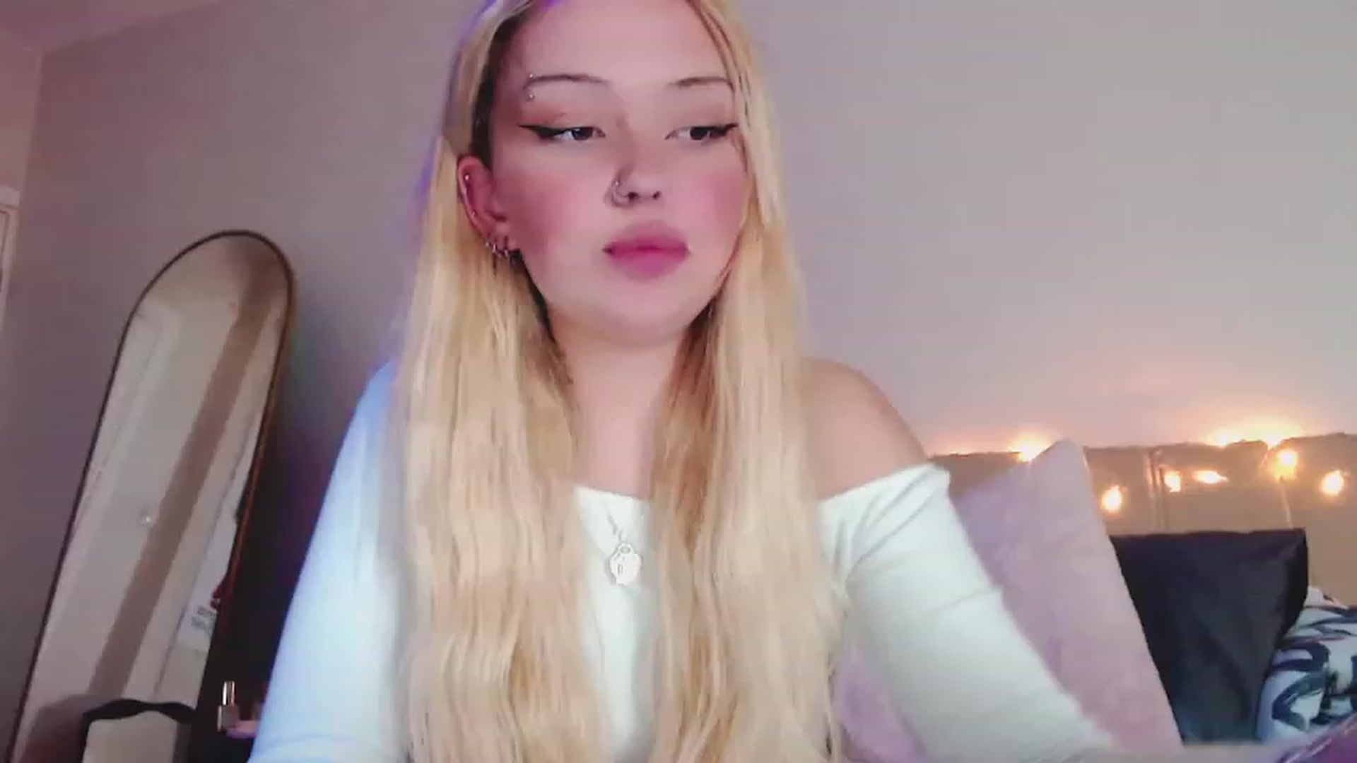 Gallery image thumbnail from Sk8Gurl420's myfreecams stream on, 03/01/2023, 20:59 image 8 of 20