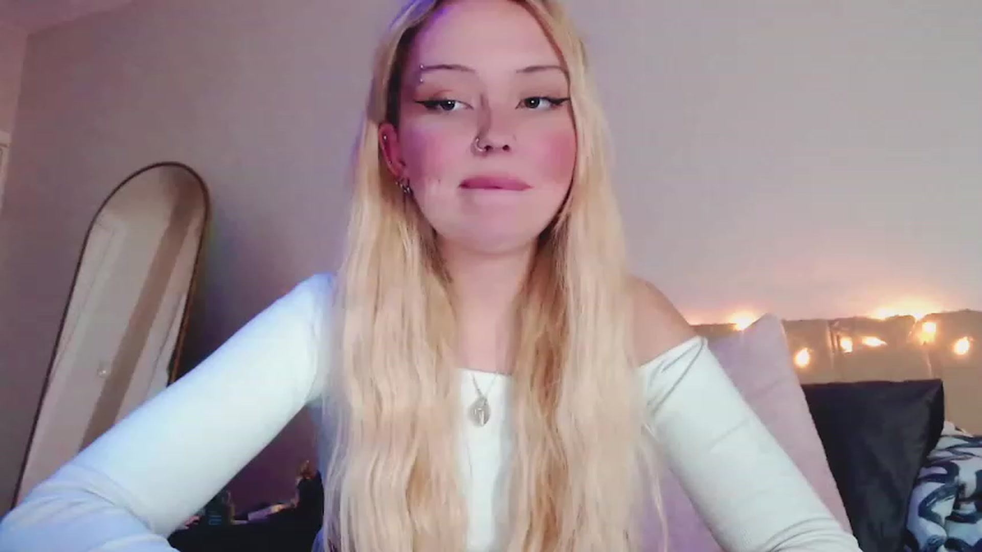 Gallery image thumbnail from Sk8Gurl420's myfreecams stream on, 03/01/2023, 20:59 image 7 of 20
