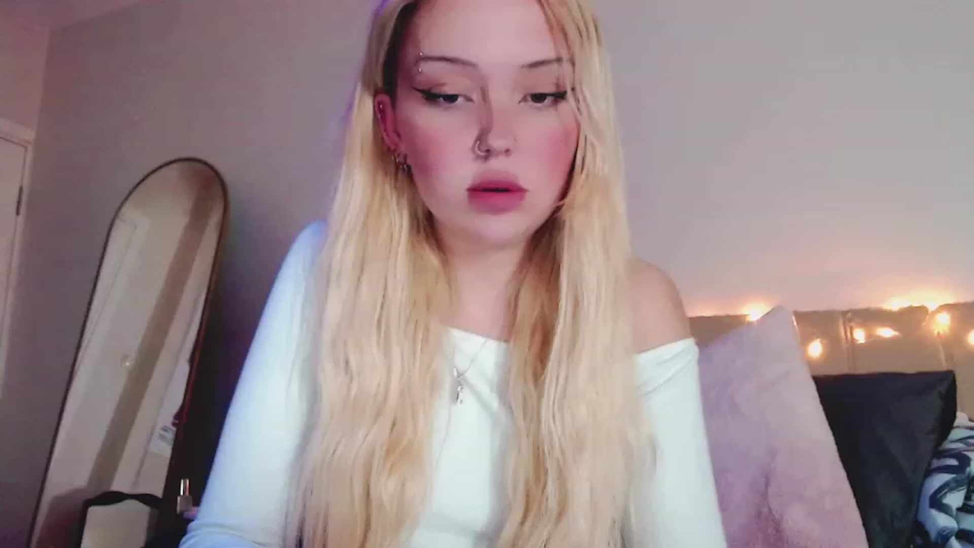 Gallery image thumbnail from Sk8Gurl420's myfreecams stream on, 03/01/2023, 20:59 image 11 of 20