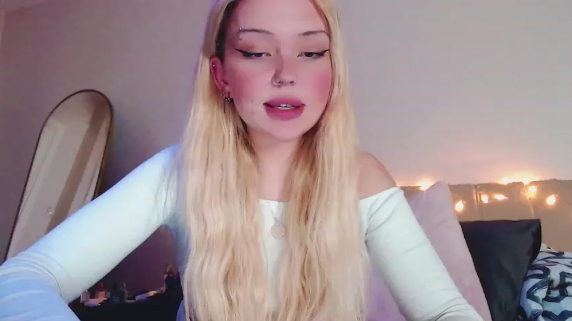 Gallery image thumbnail from Sk8Gurl420's myfreecams stream on, 03/01/2023, 20:59 image 3 of 20