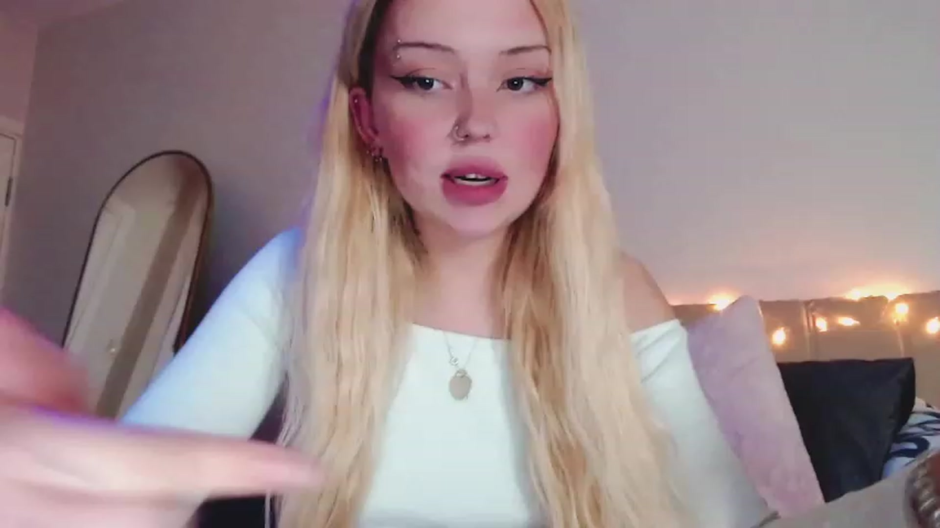 Gallery image thumbnail from Sk8Gurl420's myfreecams stream on, 03/01/2023, 20:59 image 9 of 20